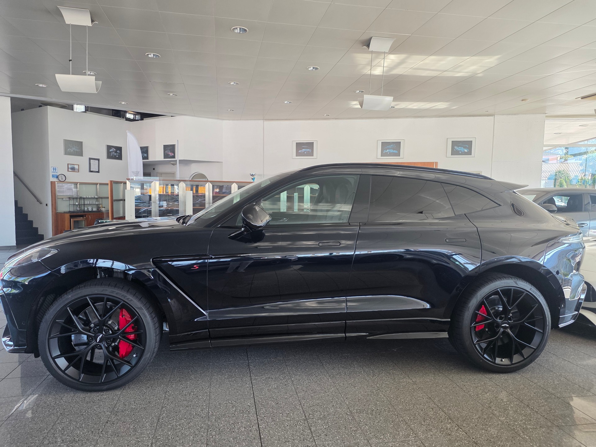 ASTON MARTIN DBXS 727cv-image-1