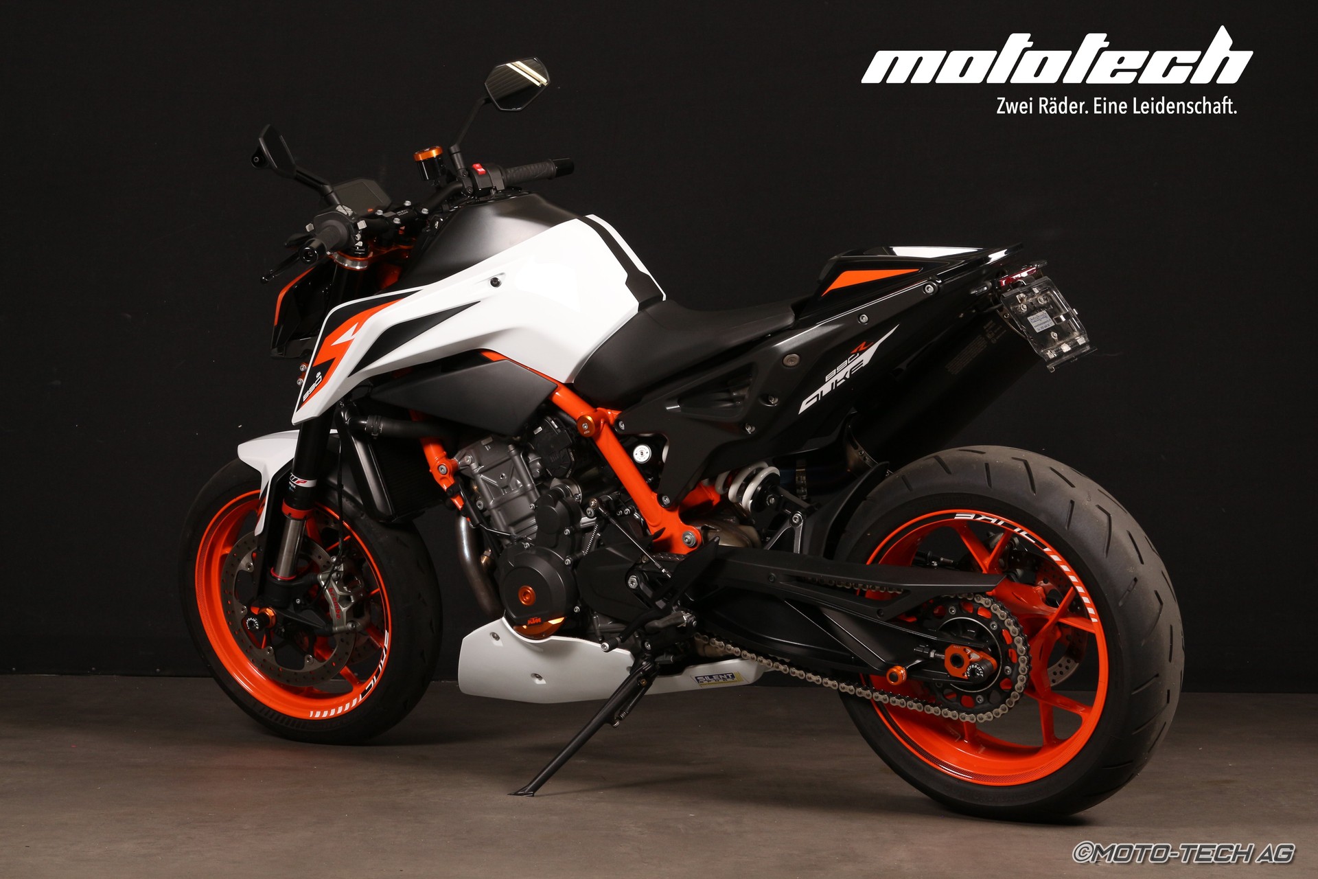 KTM 890 Duke R-image-2