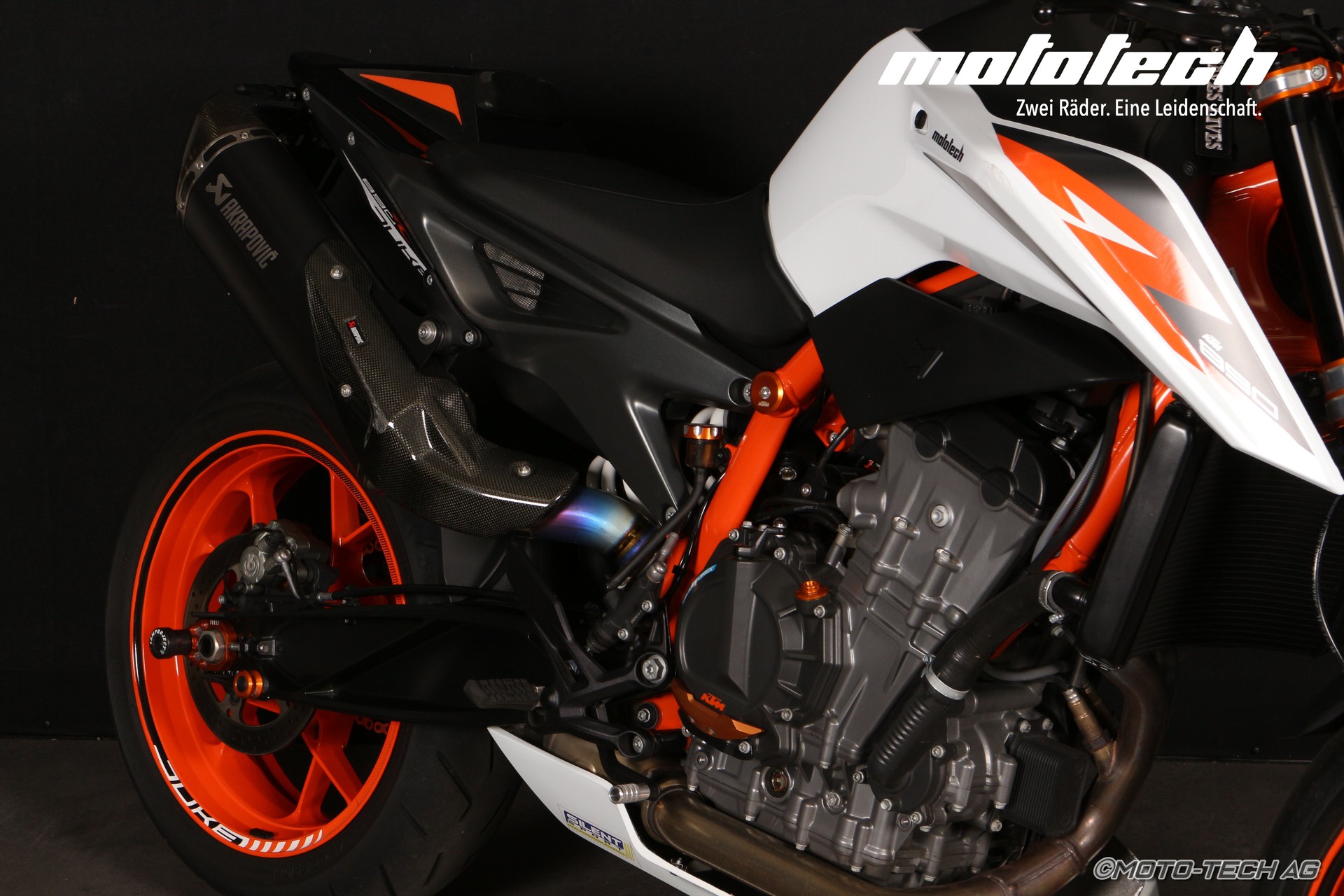 KTM 890 Duke R-image-7