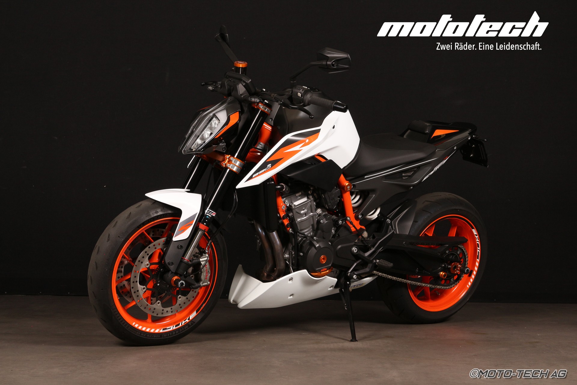 KTM 890 Duke R-image-4