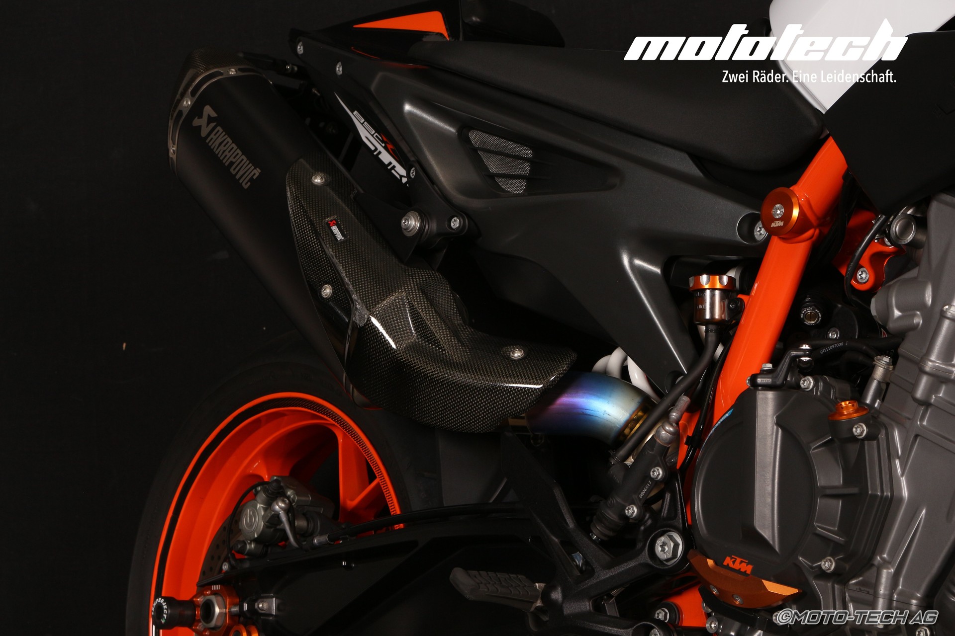 KTM 890 Duke R-image-8