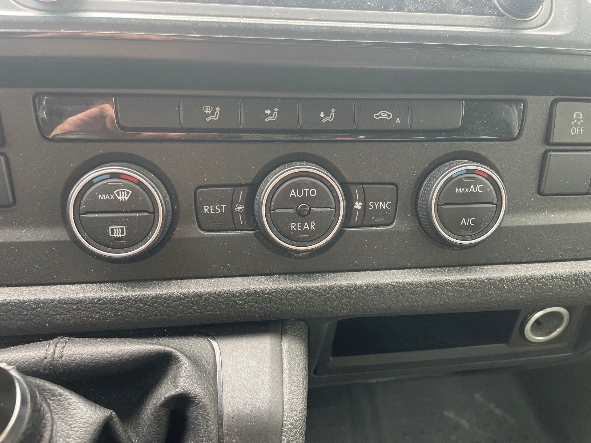 VW 2.0 TDI 204PS - 4x4 / Handschaltung - 9 Sitze / Frisch ab MFK-image-12