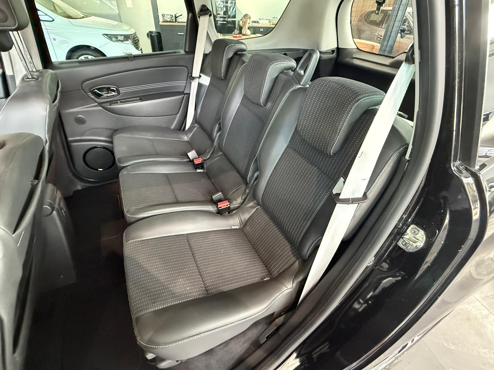 RENAULT Grand Scénic 2.0 16V Bose X-Tronic CVT-image-9