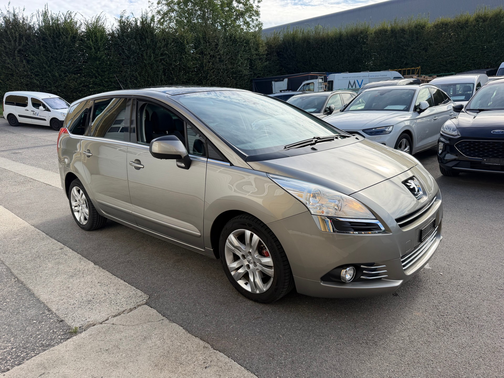 PEUGEOT 5008 1.6 16V T Sport Pack