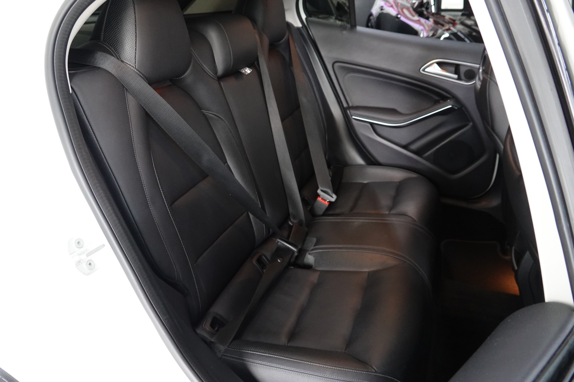 MERCEDES-BENZ GLA 200 CDI Swiss Star Edition 4Matic 7G-DCT-image-33