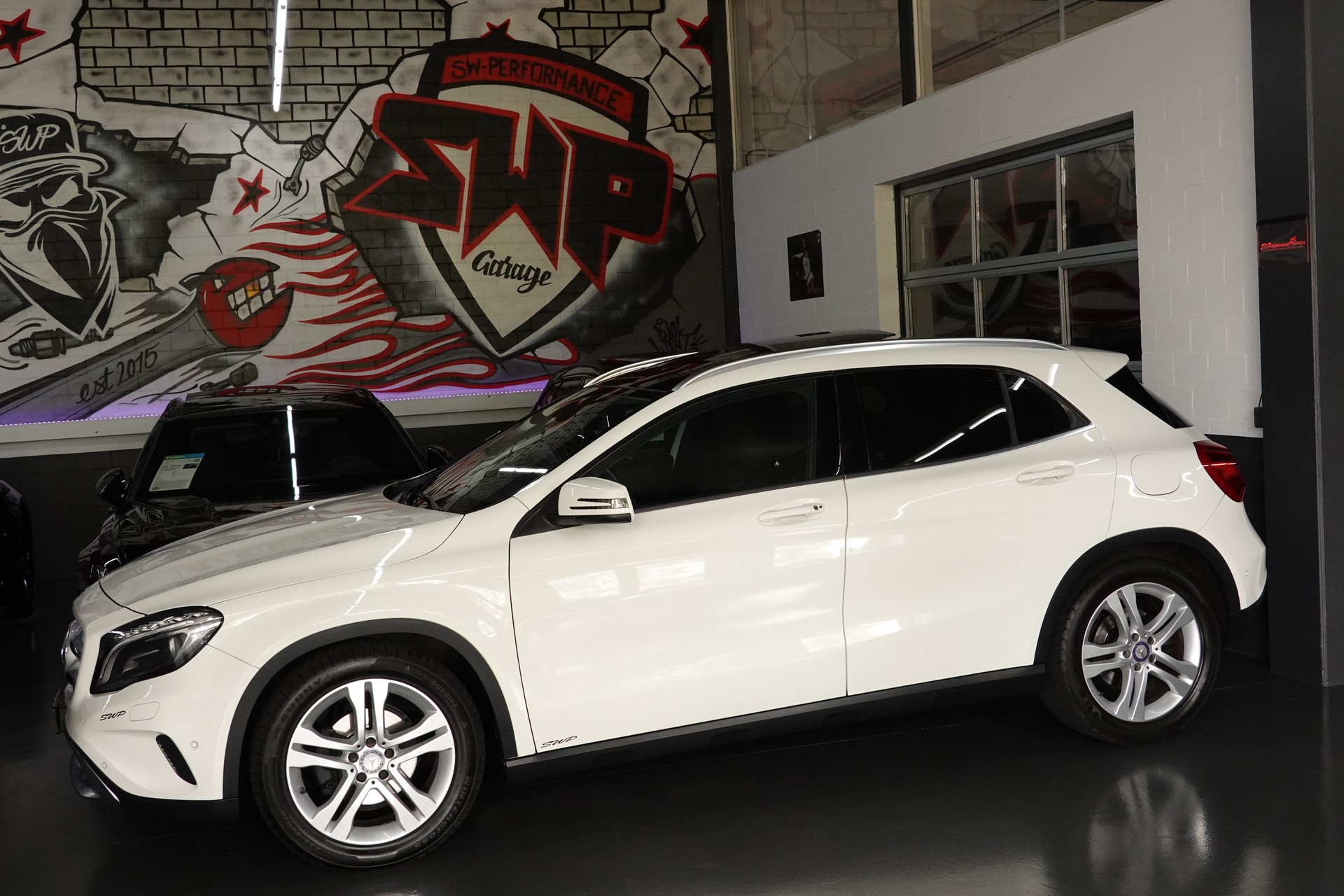 MERCEDES-BENZ GLA 200 CDI Swiss Star Edition 4Matic 7G-DCT-showroom-element-1