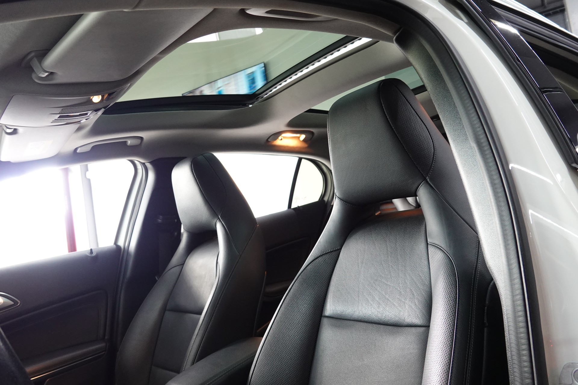 MERCEDES-BENZ GLA 200 CDI Swiss Star Edition 4Matic 7G-DCT-image-29
