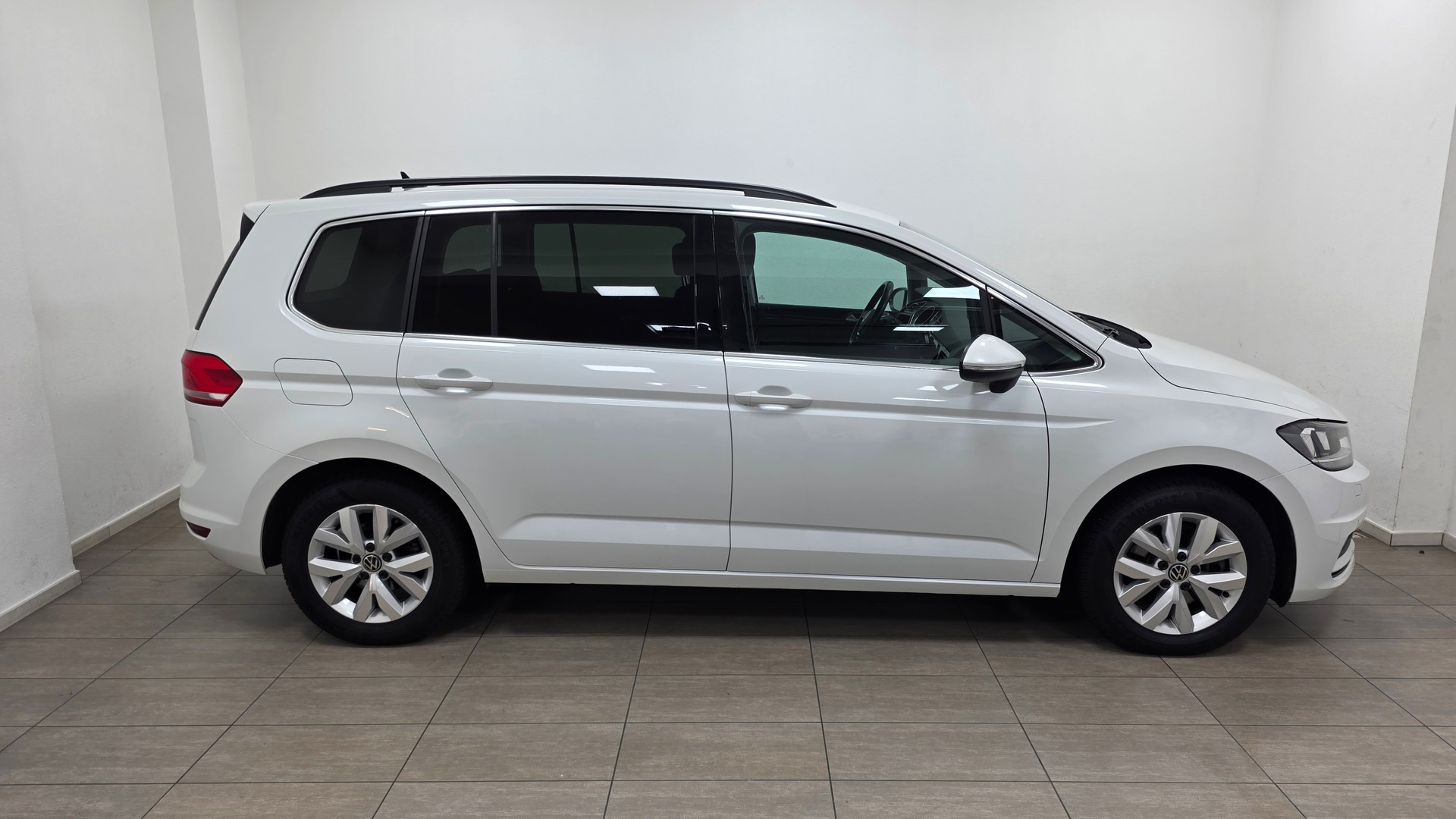 VW Touran 2.0 TDI BlueMotion Technology Comfortline DSG-image-2