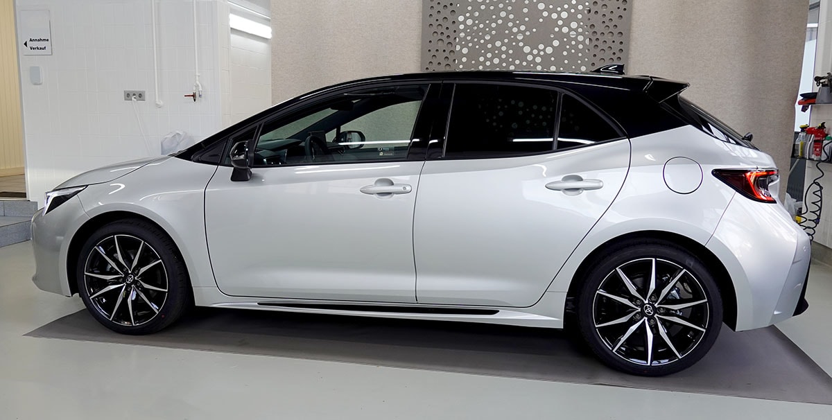 TOYOTA Corolla 2.0 HSD GR Sport e- CVT-showroom-element-1