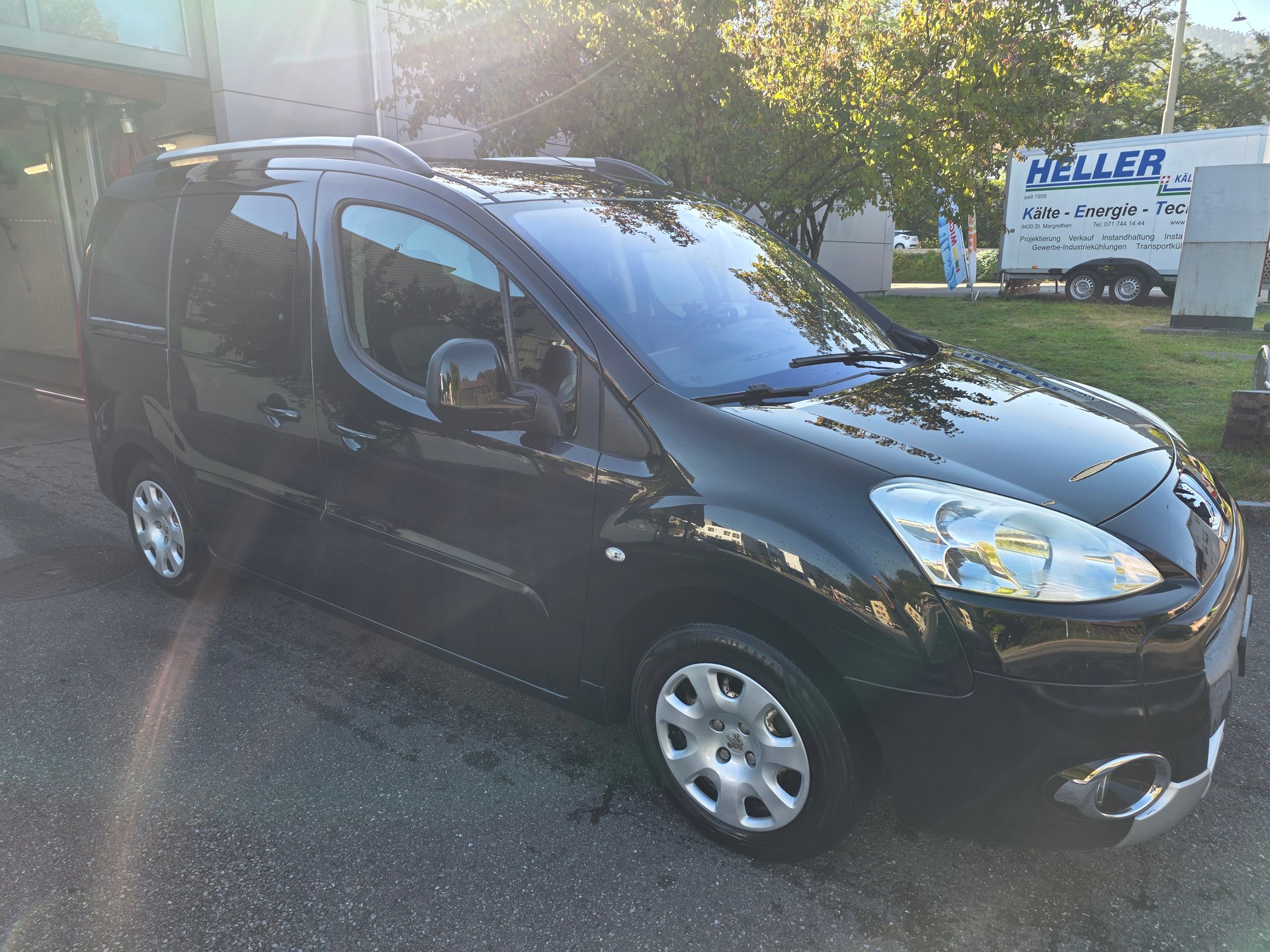 PEUGEOT Partner 1.6 HDI Trendy Clim (Pack) Aktuelle MFK, frisch durchgeführter Service und neue Winterreifen-showroom-element-3