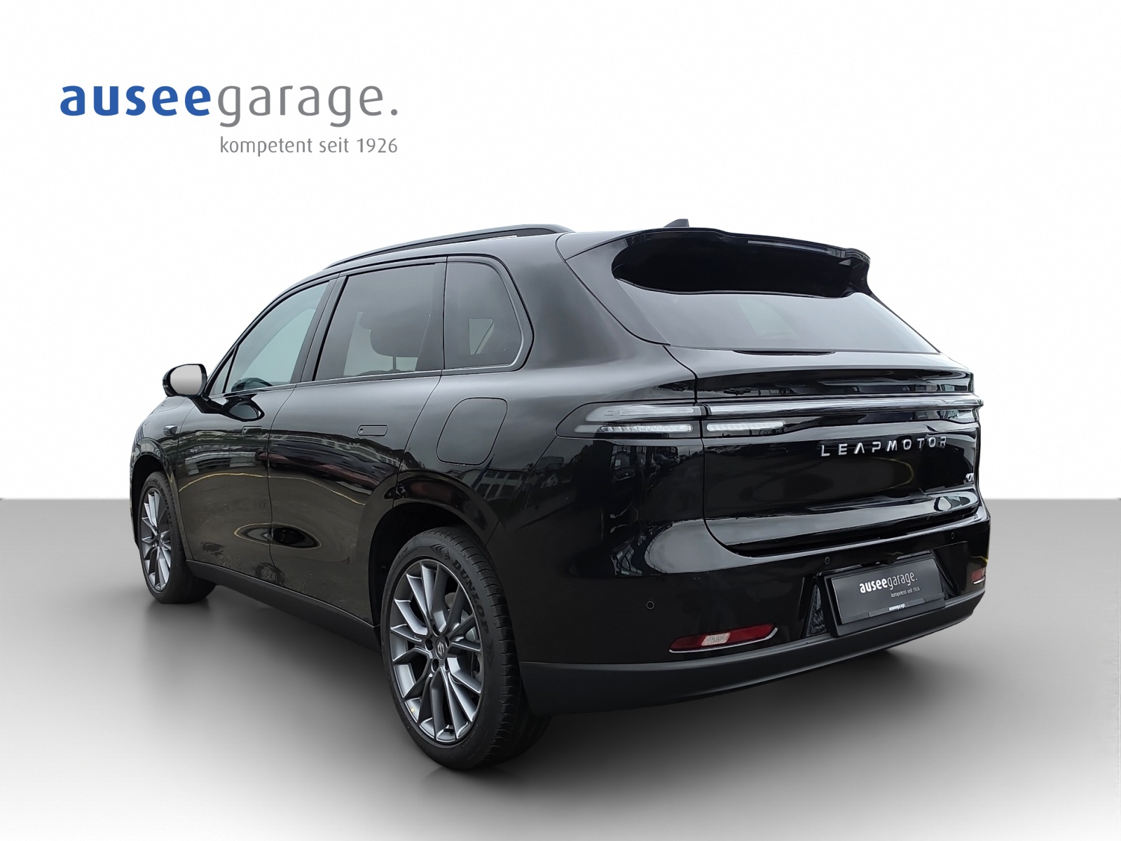 LEAPMOTOR C10 EV AWD-image-2