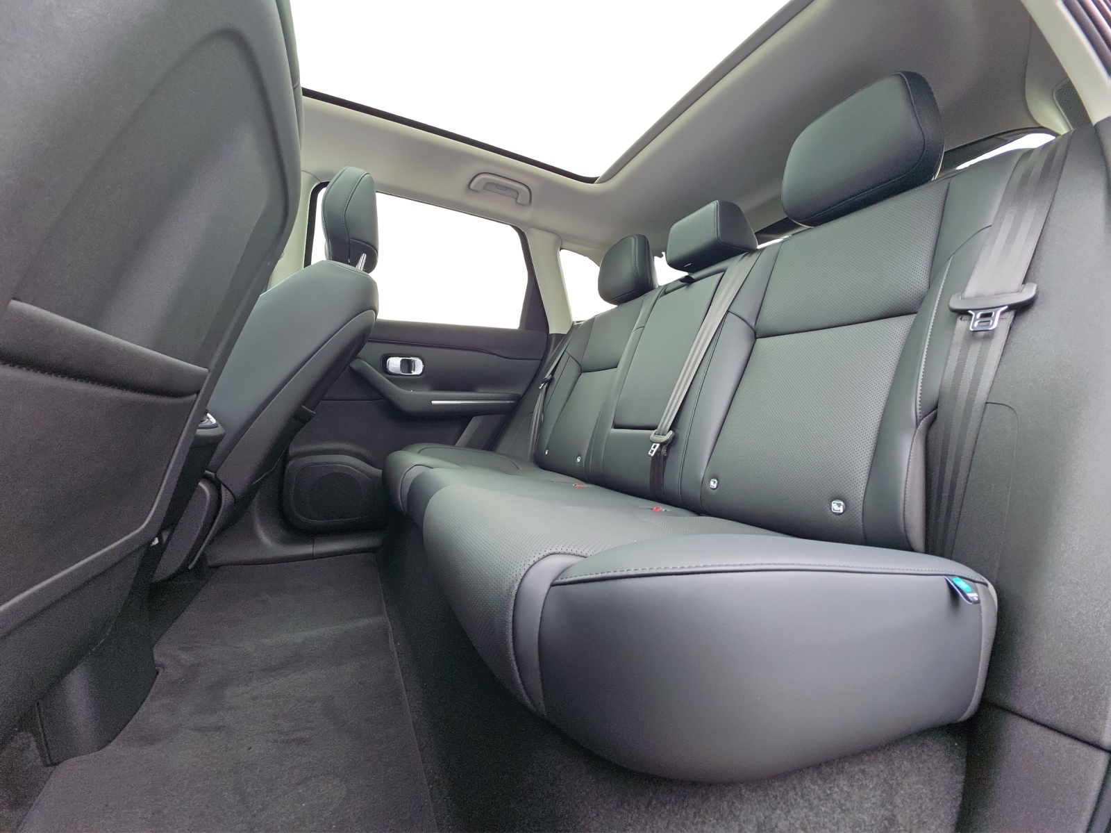LEAPMOTOR C10 EV AWD-image-9