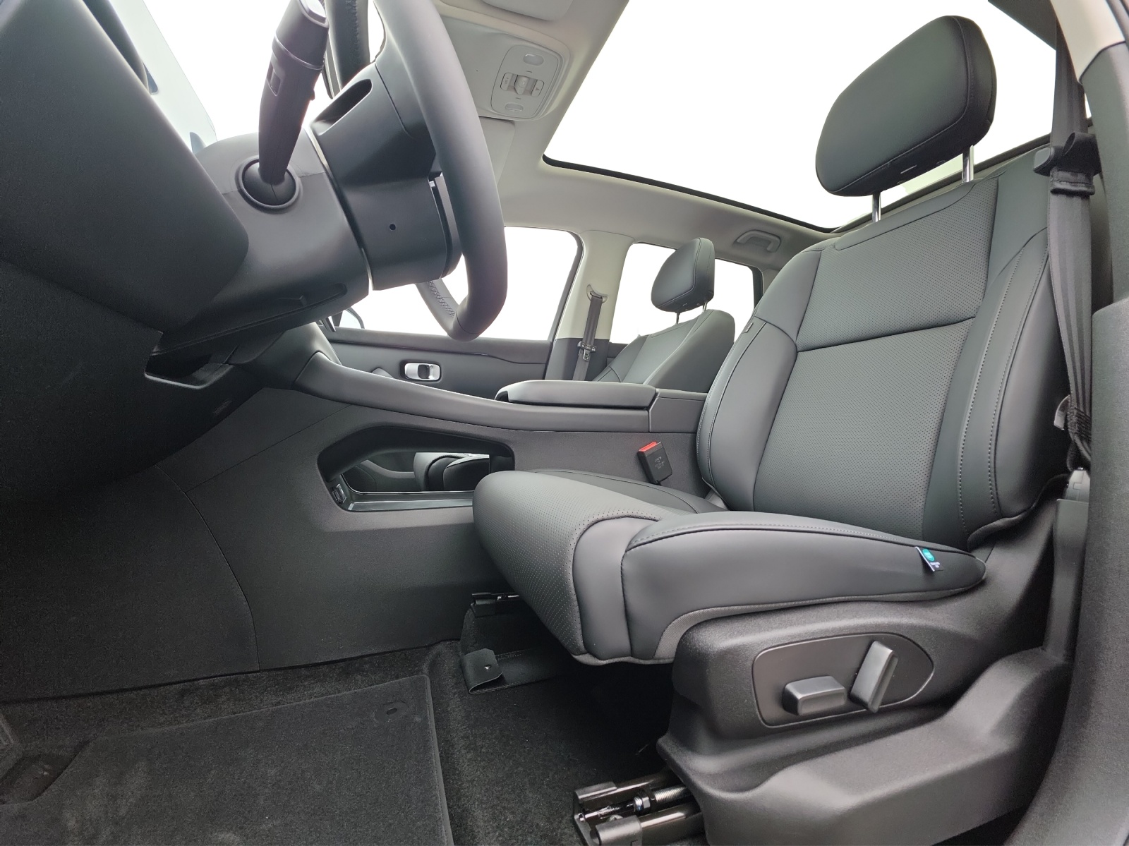 LEAPMOTOR C10 EV AWD-image-8