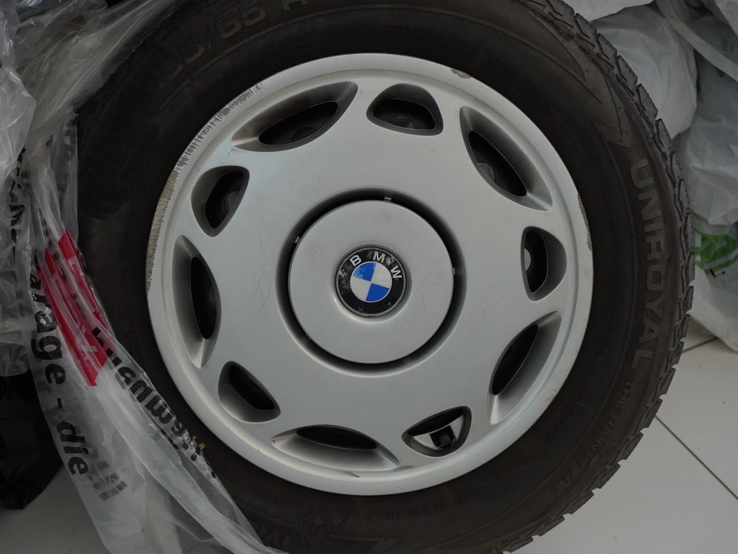 BMW 320i-image-8