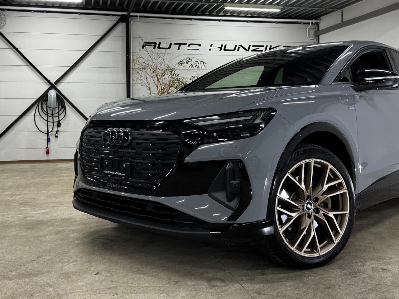 AUDI Q4 e-tron 45 Edition S-line Black-Pack quattro // TOP-Ausstattung-showroom-element-1
