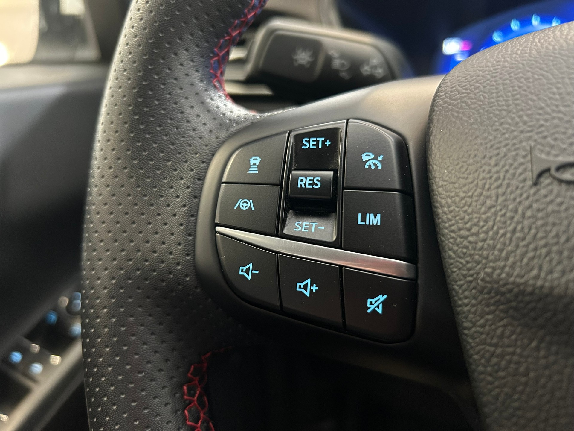 FORD Kuga 2.0 TDCi EcoBlue ST-Line X 4WD-image-21