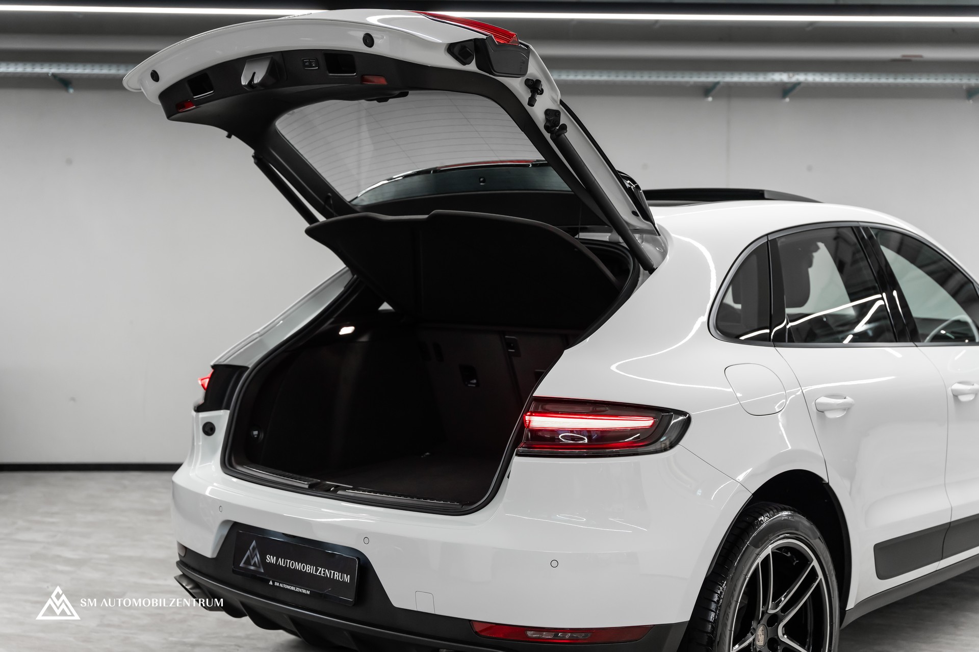 PORSCHE Macan PDK / CH / Panoramadach / Bose-image-10