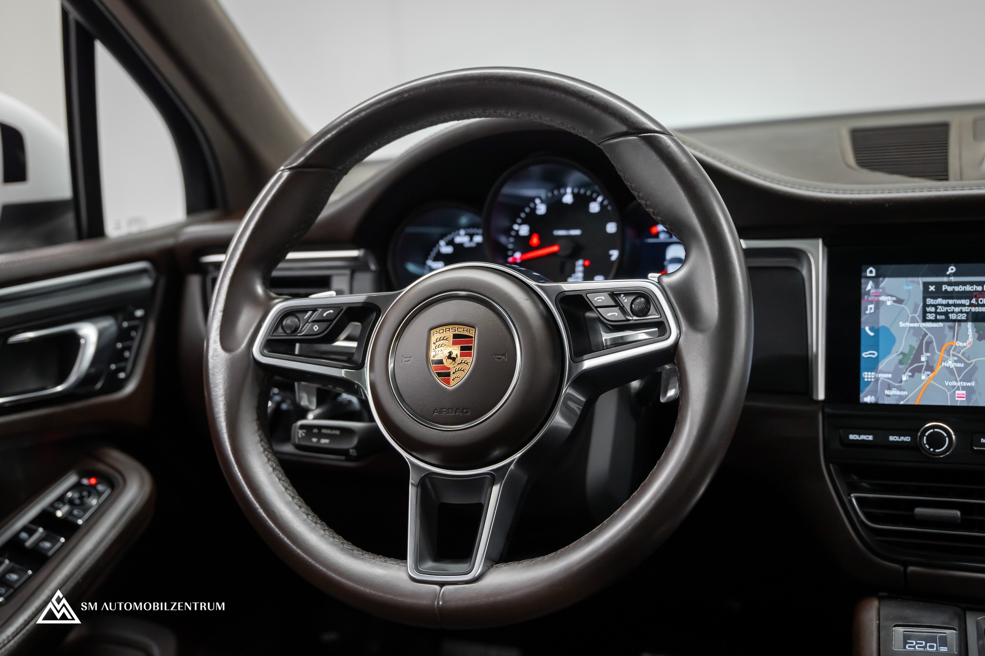 PORSCHE Macan PDK / CH / Panoramadach / Bose-image-13