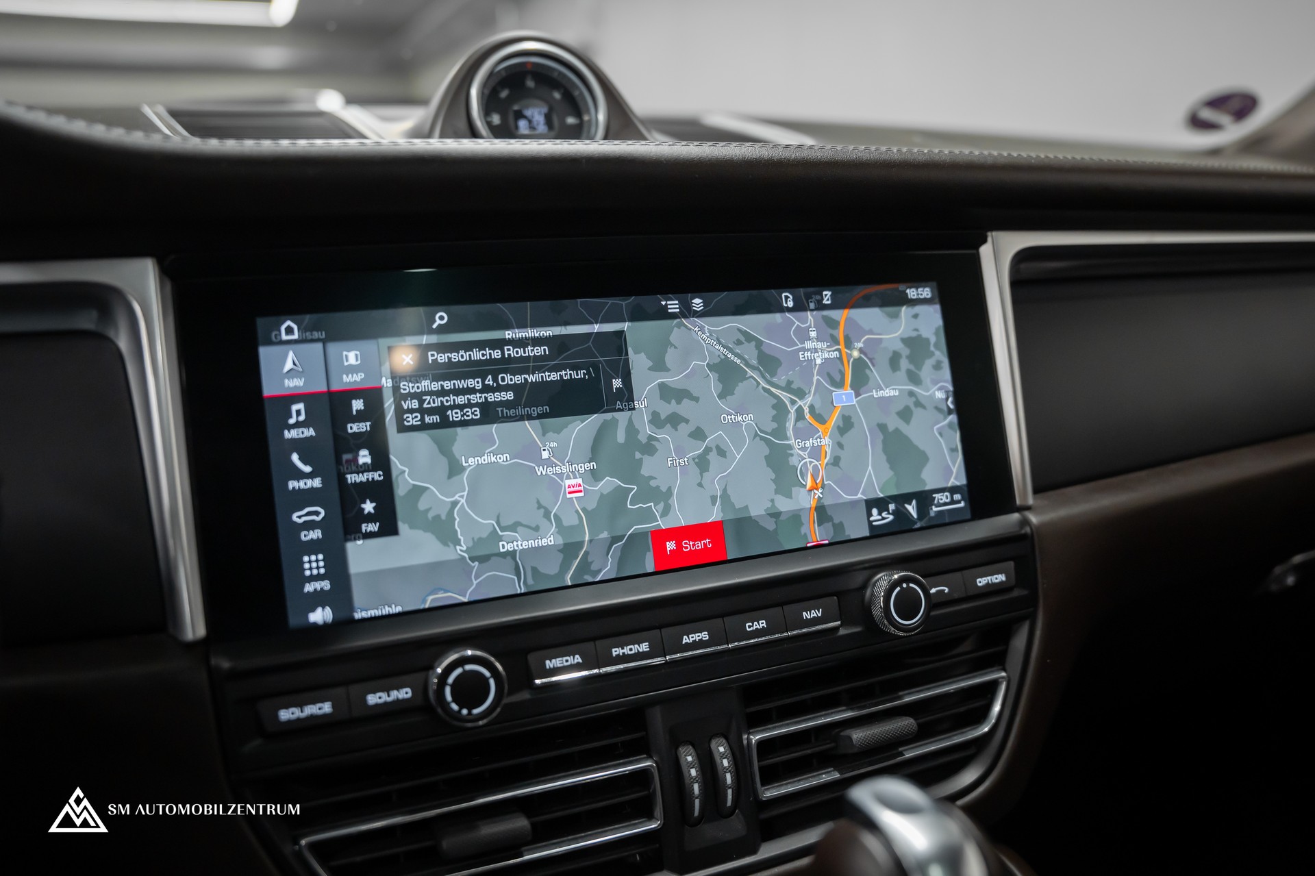 PORSCHE Macan PDK / CH / Panoramadach / Bose-image-31