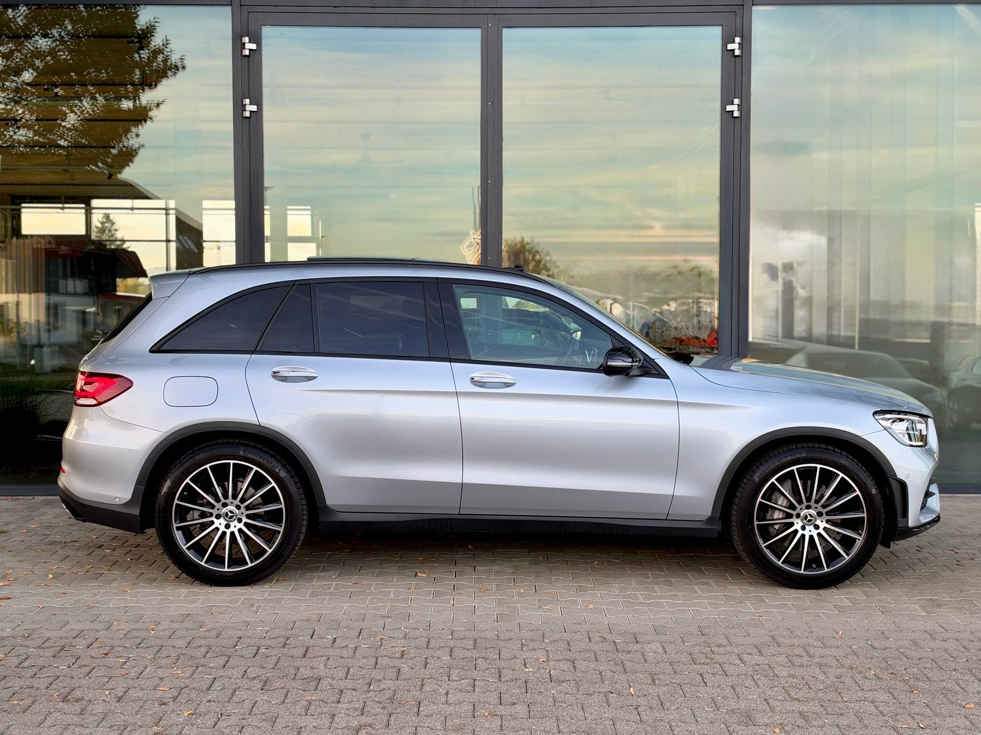 MERCEDES-BENZ GLC 220 d AMG Line 4Matic 9G-Tronic-image-6