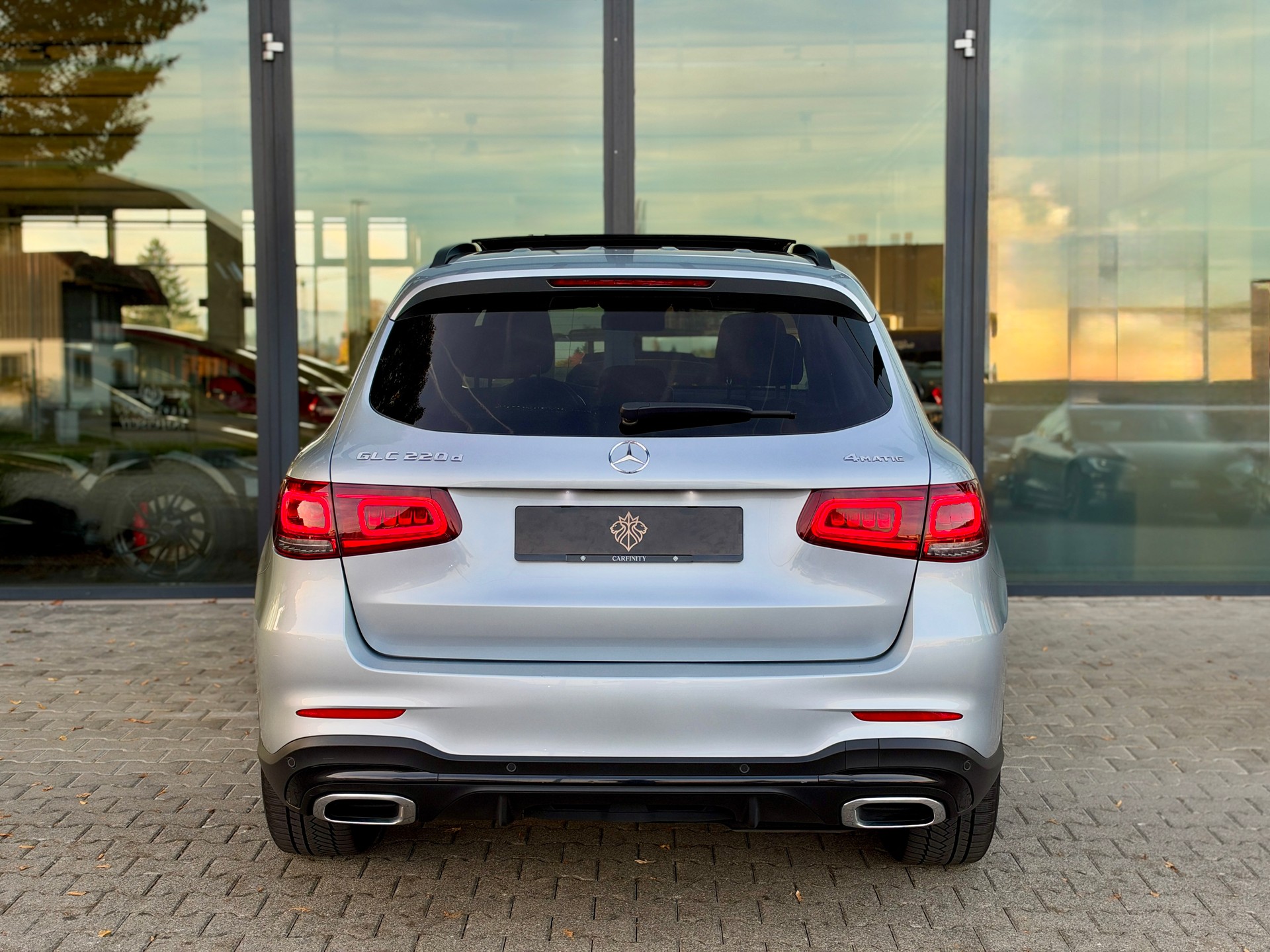 MERCEDES-BENZ GLC 220 d AMG Line 4Matic 9G-Tronic-image-4