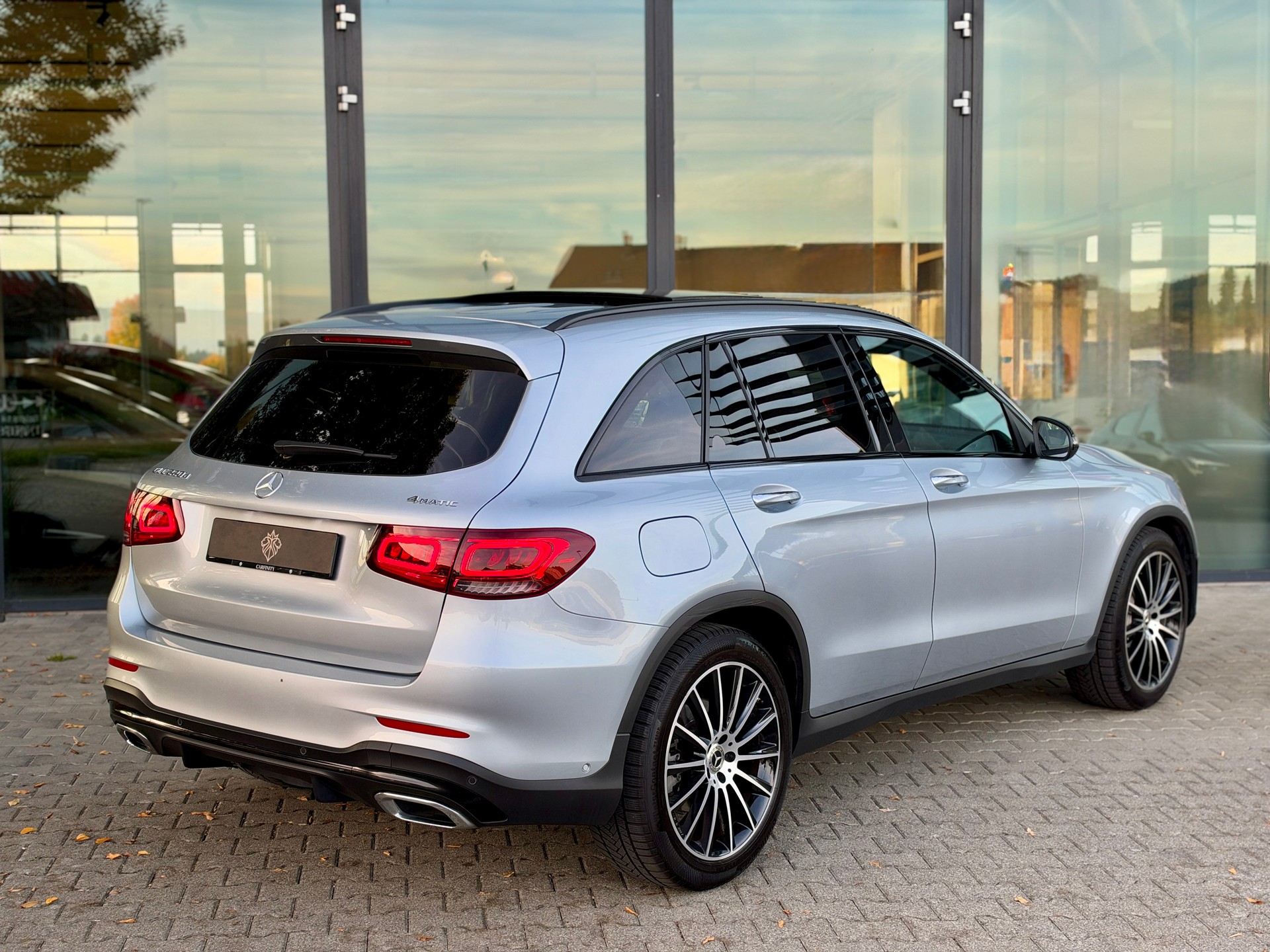 MERCEDES-BENZ GLC 220 d AMG Line 4Matic 9G-Tronic-image-5