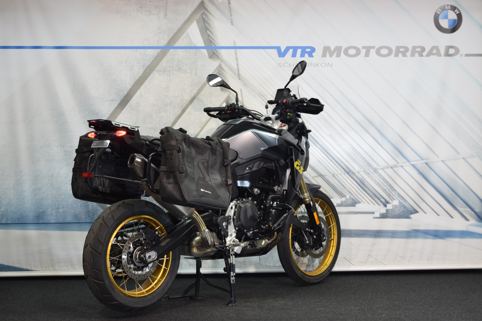 BMW F 900 GS inkl. Seitentaschen-image-2