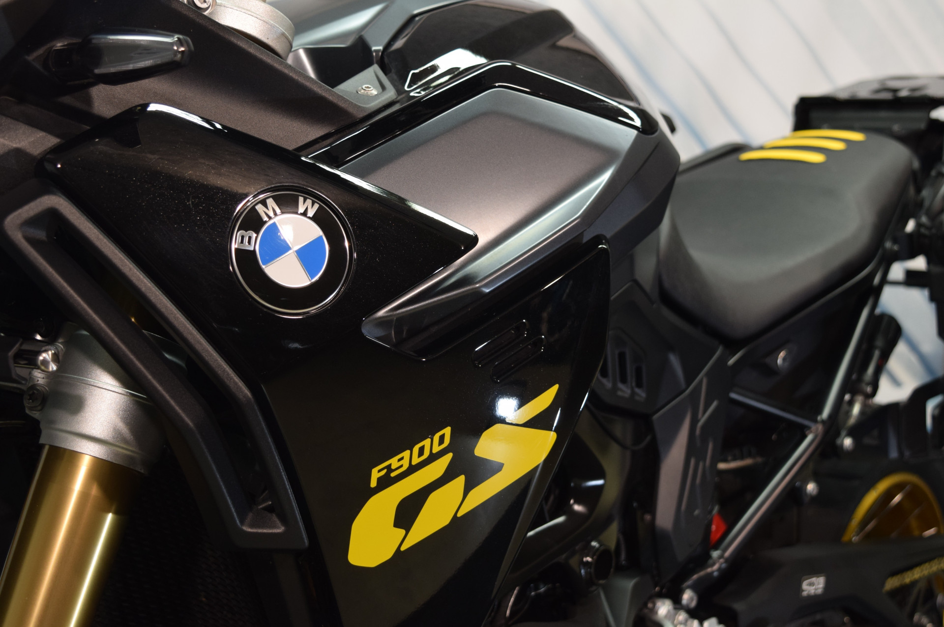 BMW F 900 GS inkl. Seitentaschen-image-9
