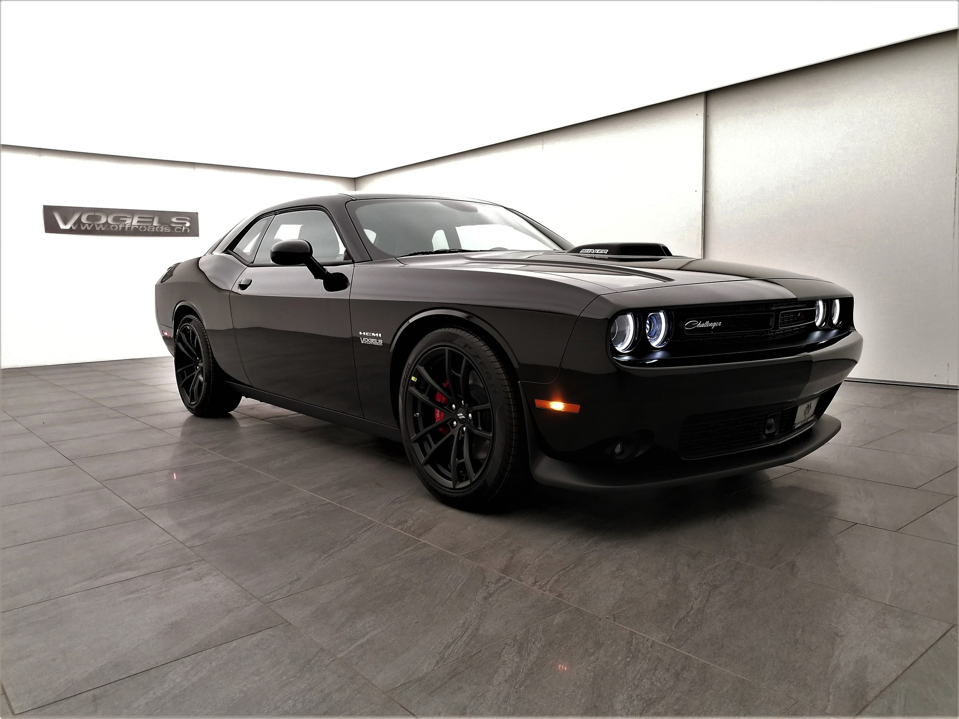 DODGE Challenger 5.7 R/T Shaker-showroom-element-2