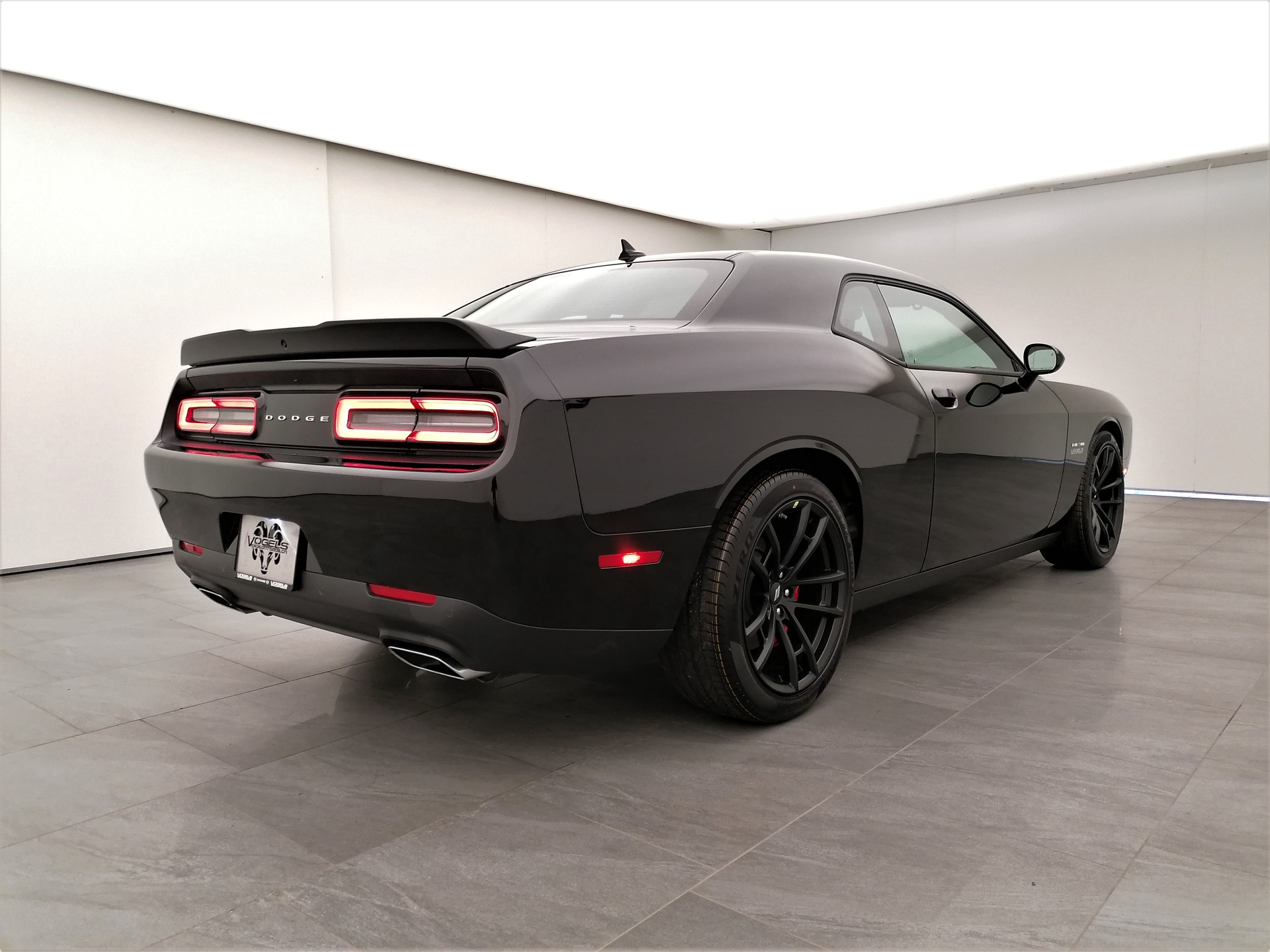 DODGE Challenger 5.7 R/T Shaker-showroom-element-3