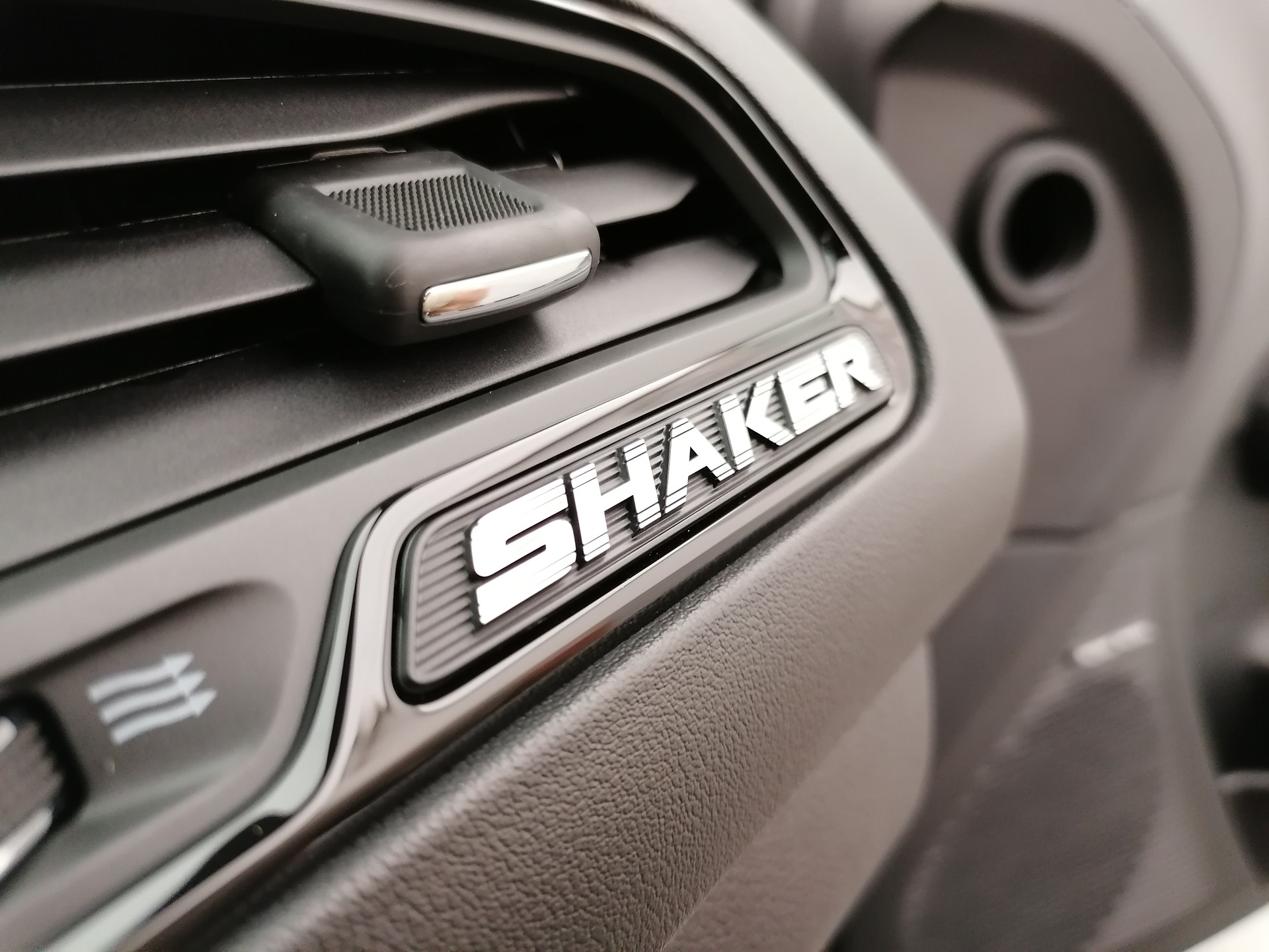 DODGE Challenger 5.7 R/T Shaker-image-12