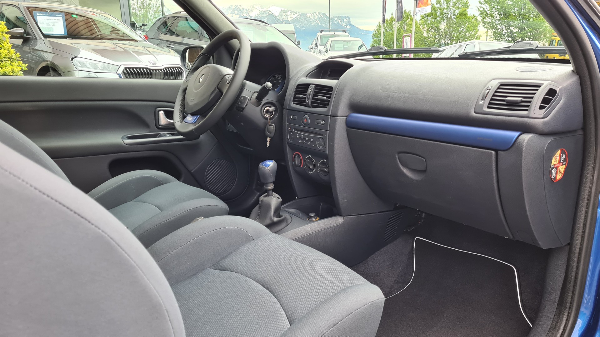 RENAULT Clio 2.0 16V Sport Jean Ragnotti-image-9