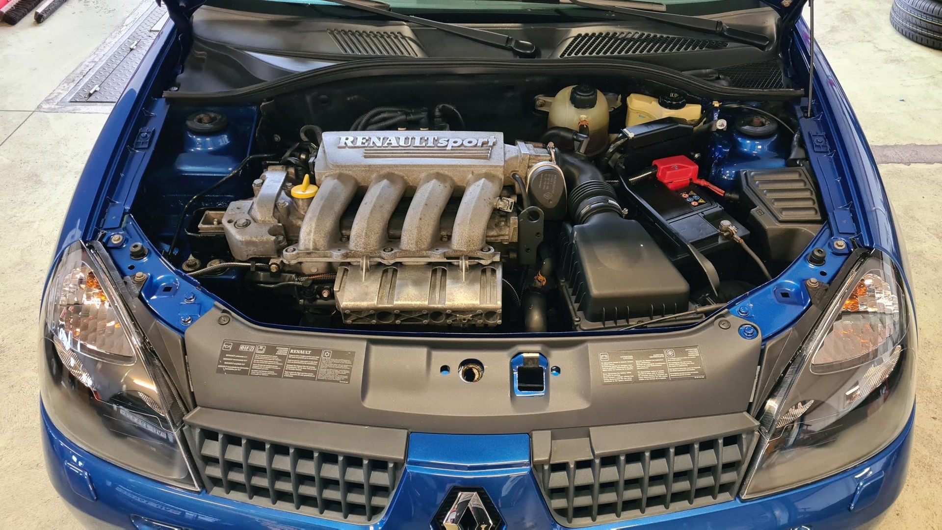 RENAULT Clio 2.0 16V Sport Jean Ragnotti-image-12