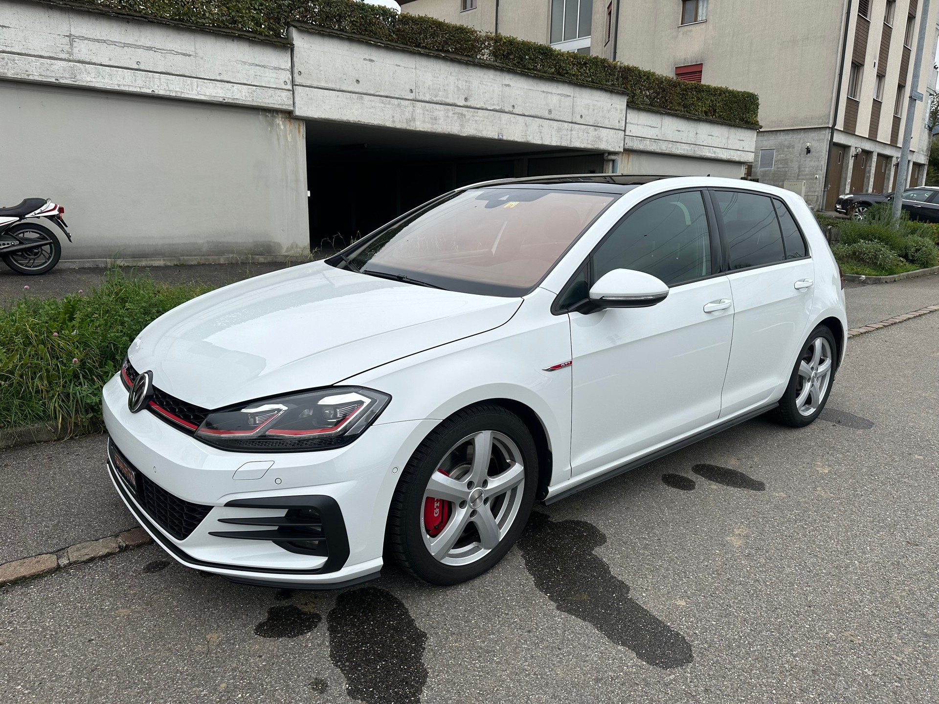 VW Golf 2.0 TSI GTI Performance DSG-image-2