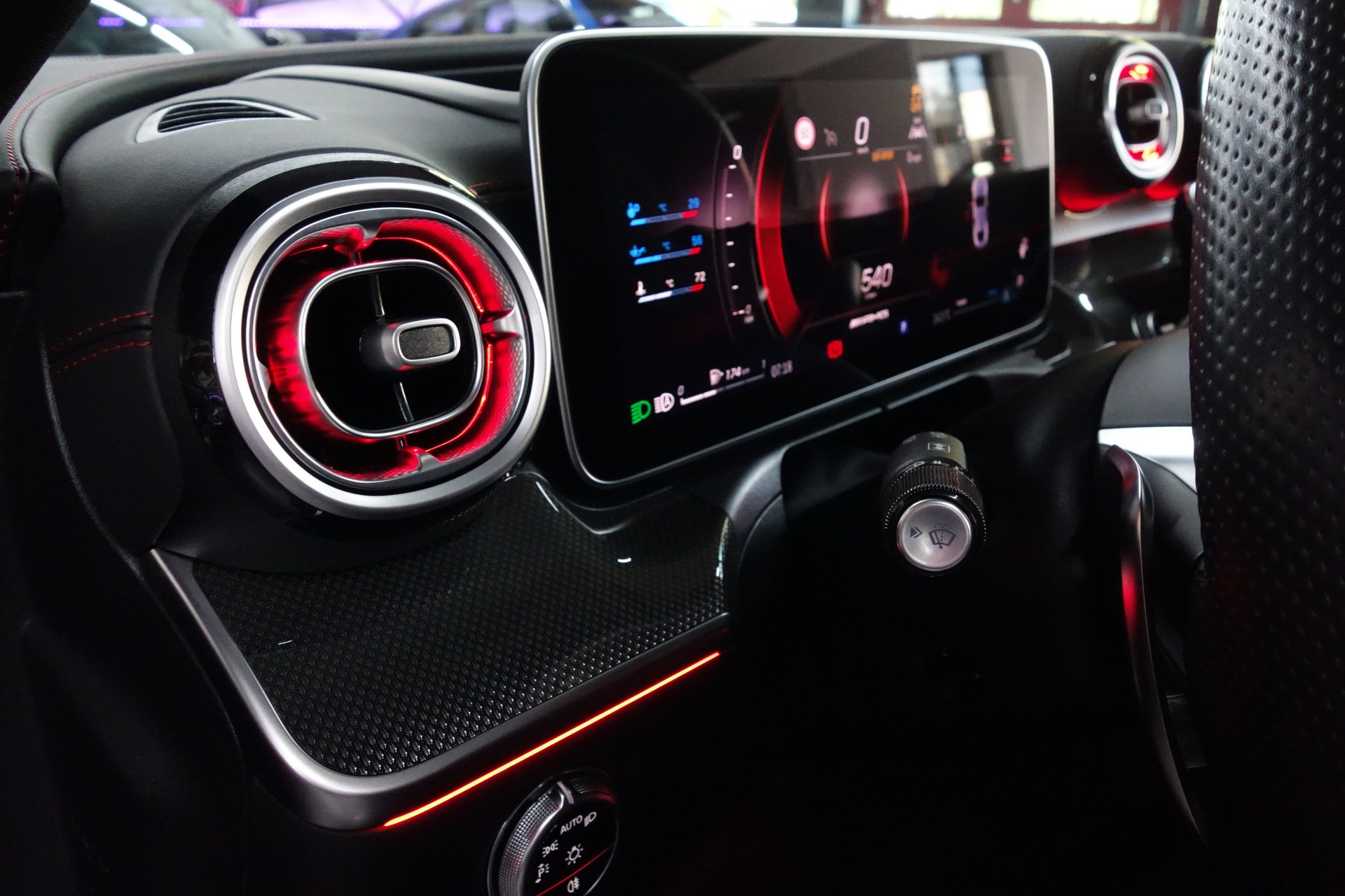 MERCEDES-BENZ CLE 53 COUPE AMG 4Matic+ 9G-Tronic BLACK ON POINT-image-24