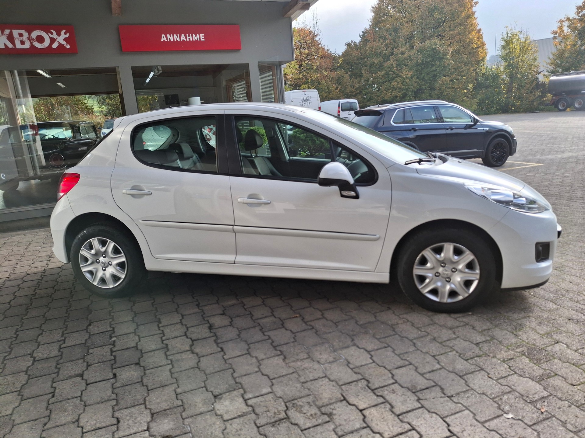 PEUGEOT 207 1.4 Trendy Clim-image-2