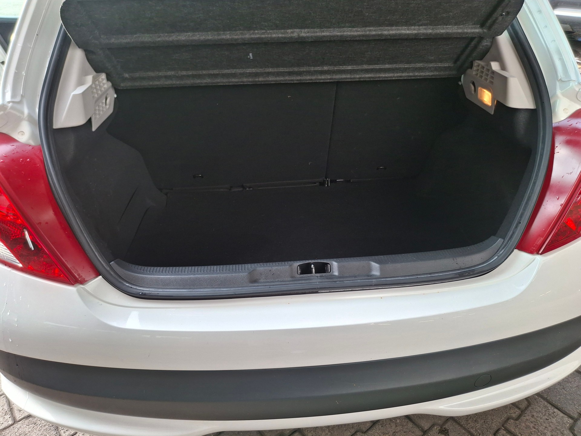 PEUGEOT 207 1.4 Trendy Clim-image-8