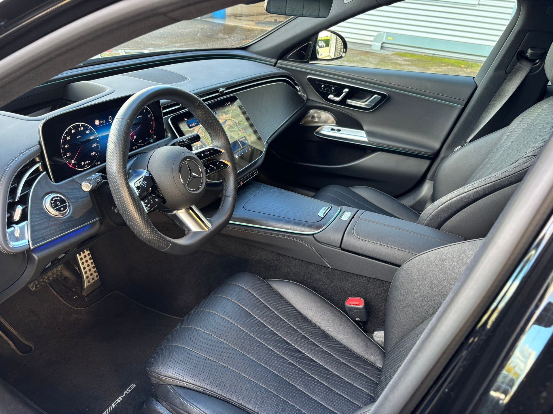 MERCEDES-BENZ E 200 AMG-Line 4Matic Kombi-image-6