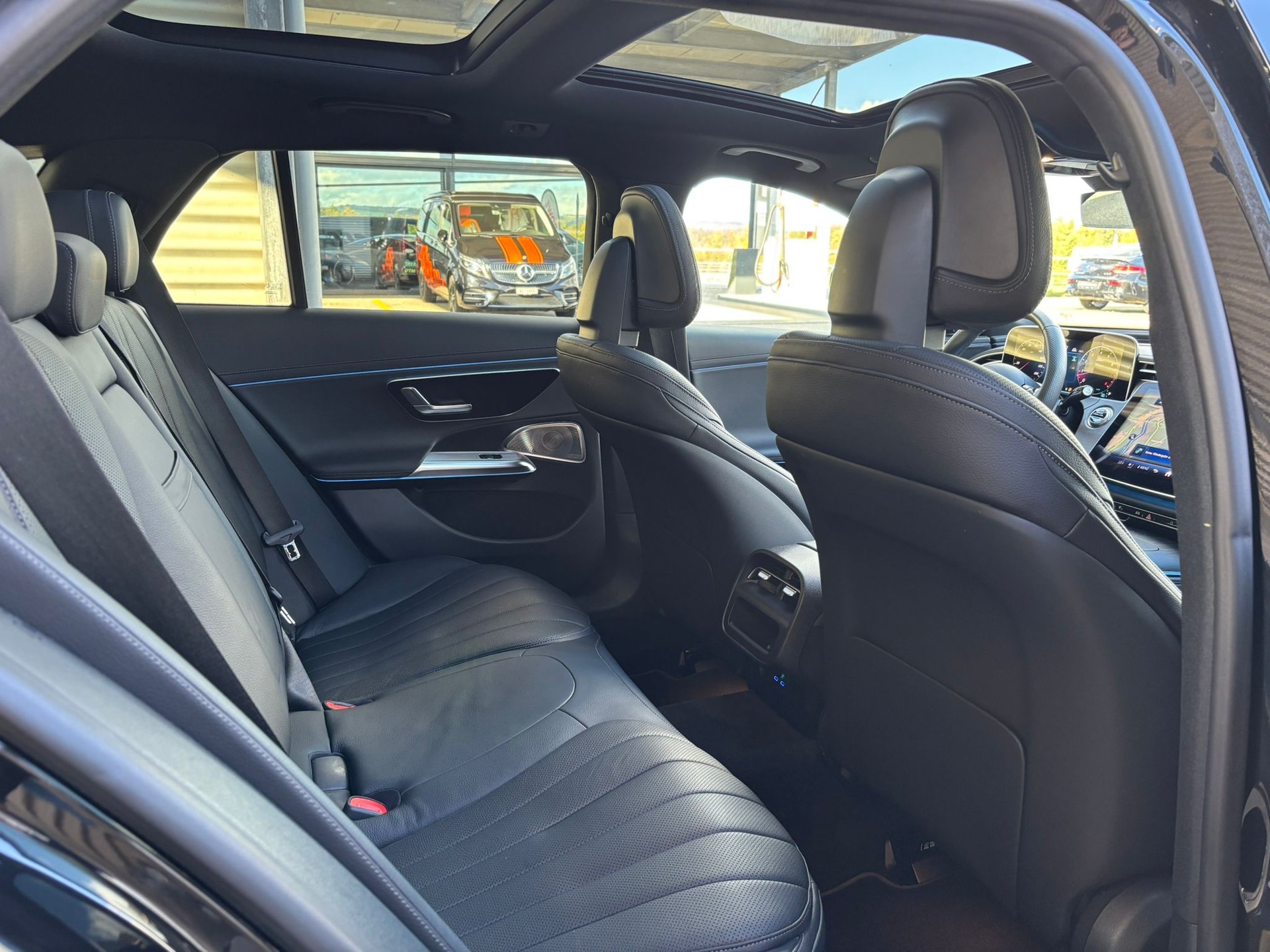 MERCEDES-BENZ E 200 AMG-Line 4Matic Kombi-image-9