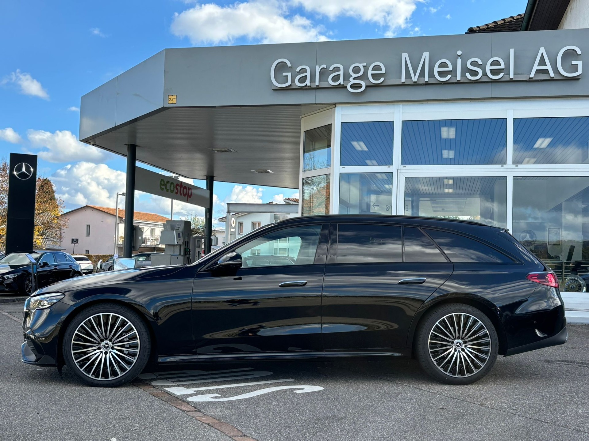 MERCEDES-BENZ E 200 AMG-Line 4Matic Kombi-image-5