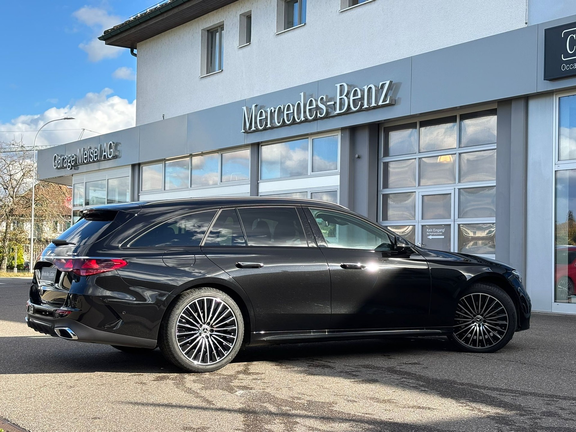 MERCEDES-BENZ E 200 AMG-Line 4Matic Kombi-image-2