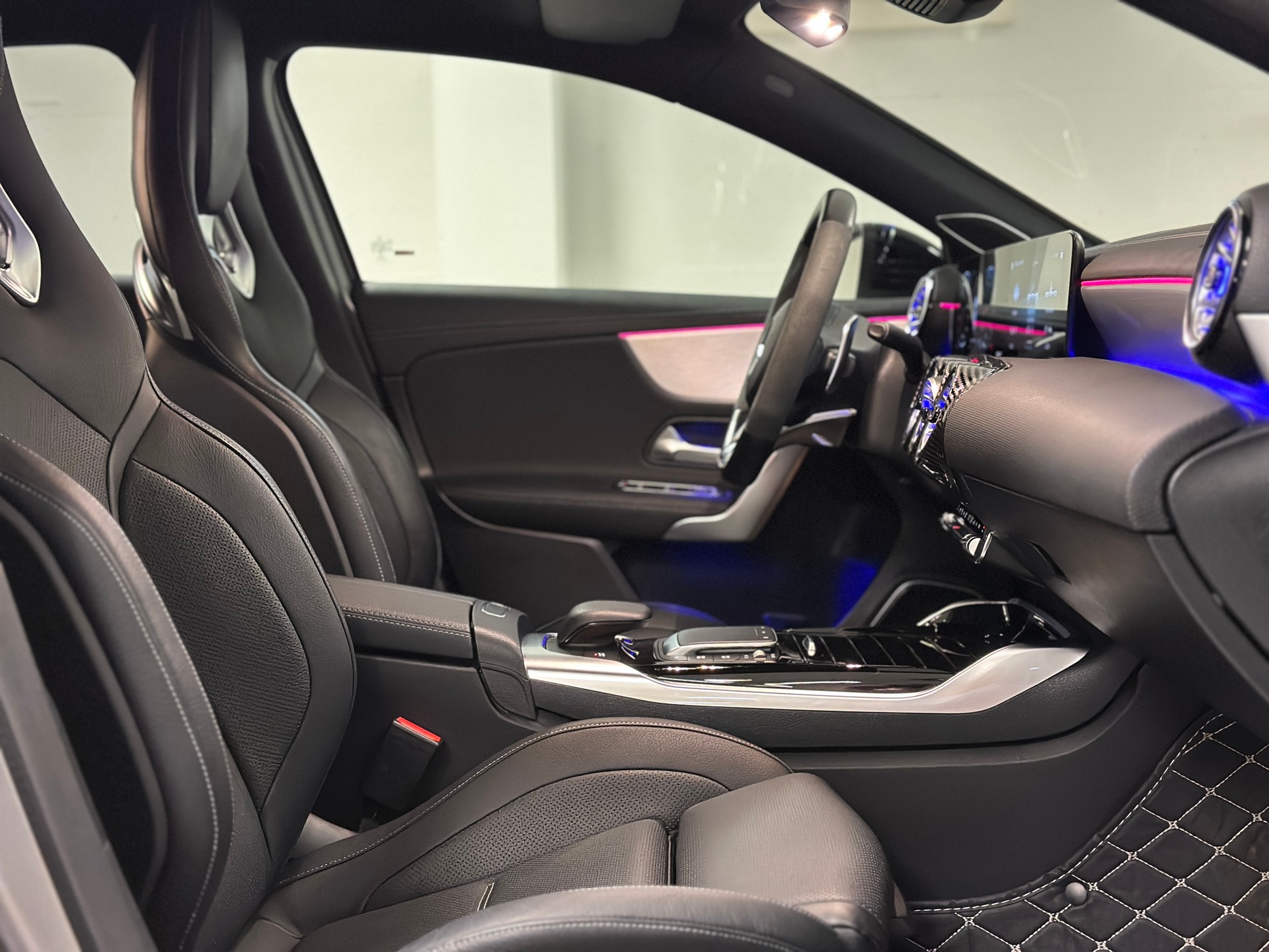 MERCEDES-BENZ A 45 S AMG 4Matic+ Speedshift-image-17