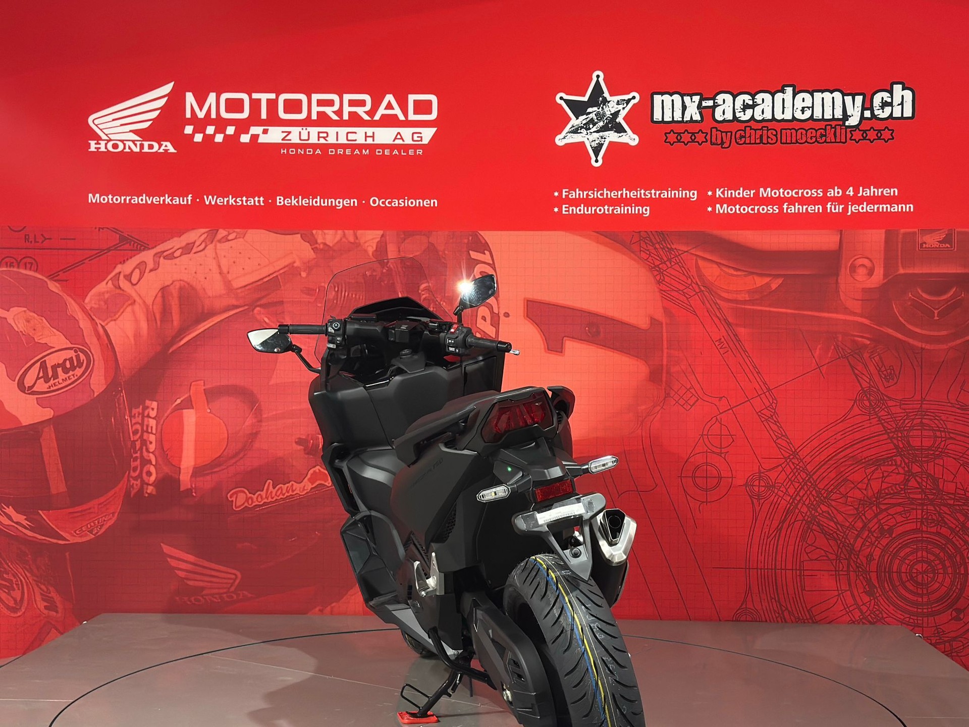 HONDA FORZA 750*Modell 2026**Neufahrzeug*Matte Ballistic Black Metallic**-image-7