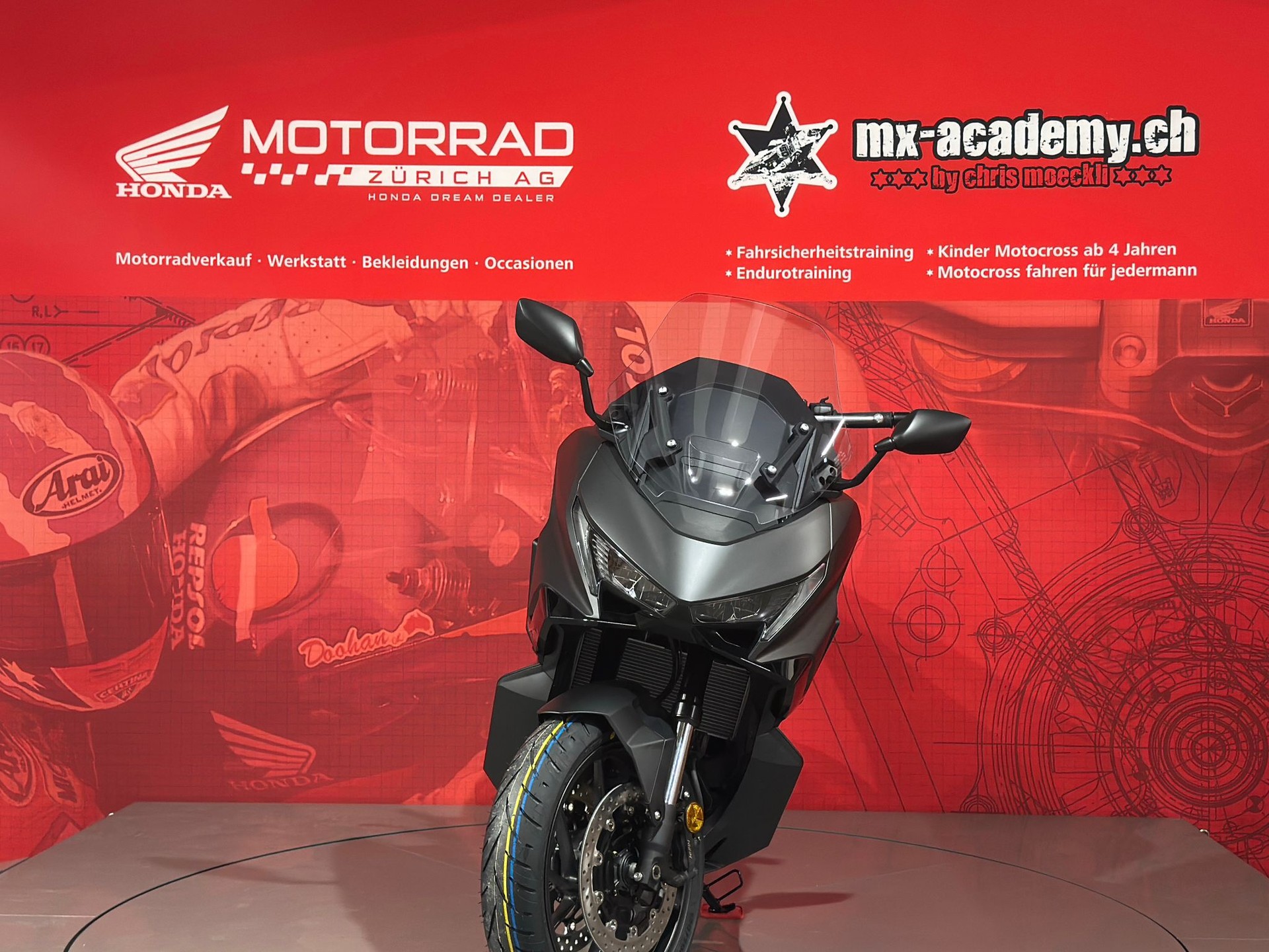 HONDA FORZA 750*Modell 2026**Neufahrzeug*Matte Ballistic Black Metallic**-image-3