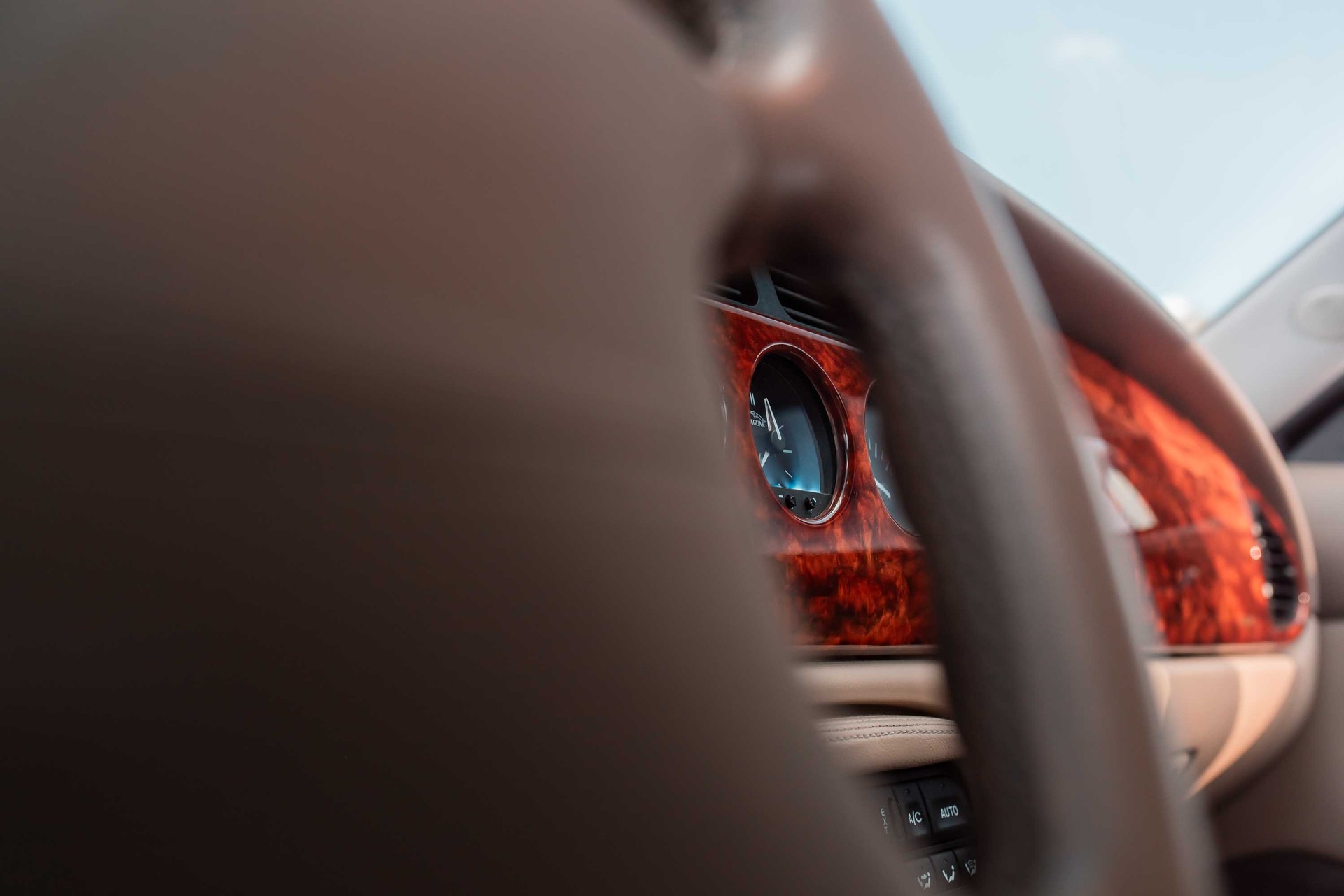 JAGUAR XK8-image-6