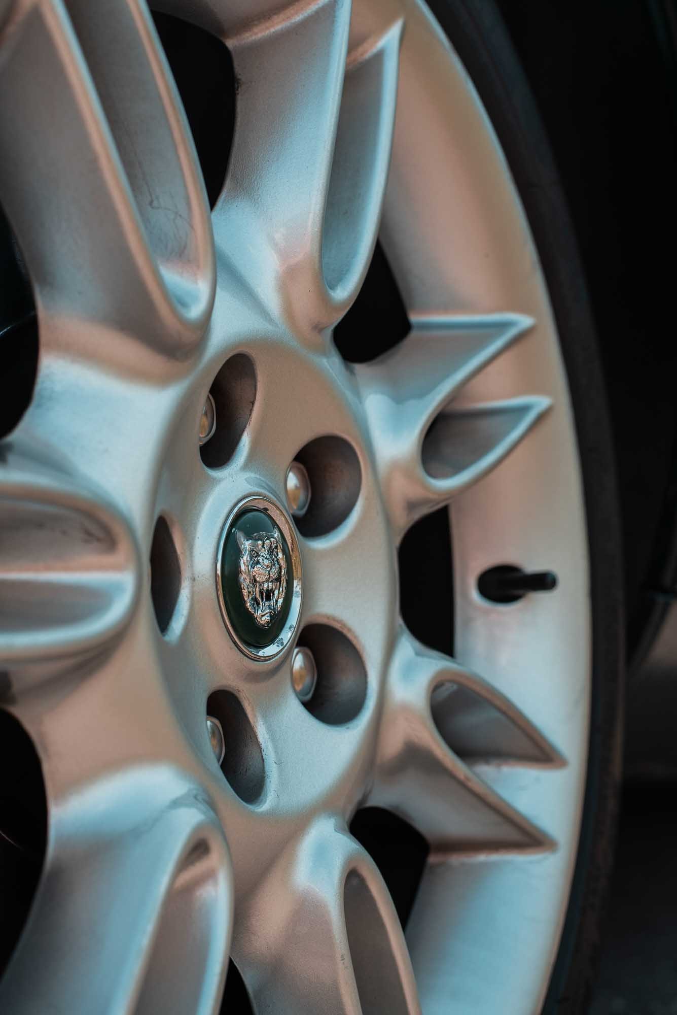 JAGUAR XK8-image-3