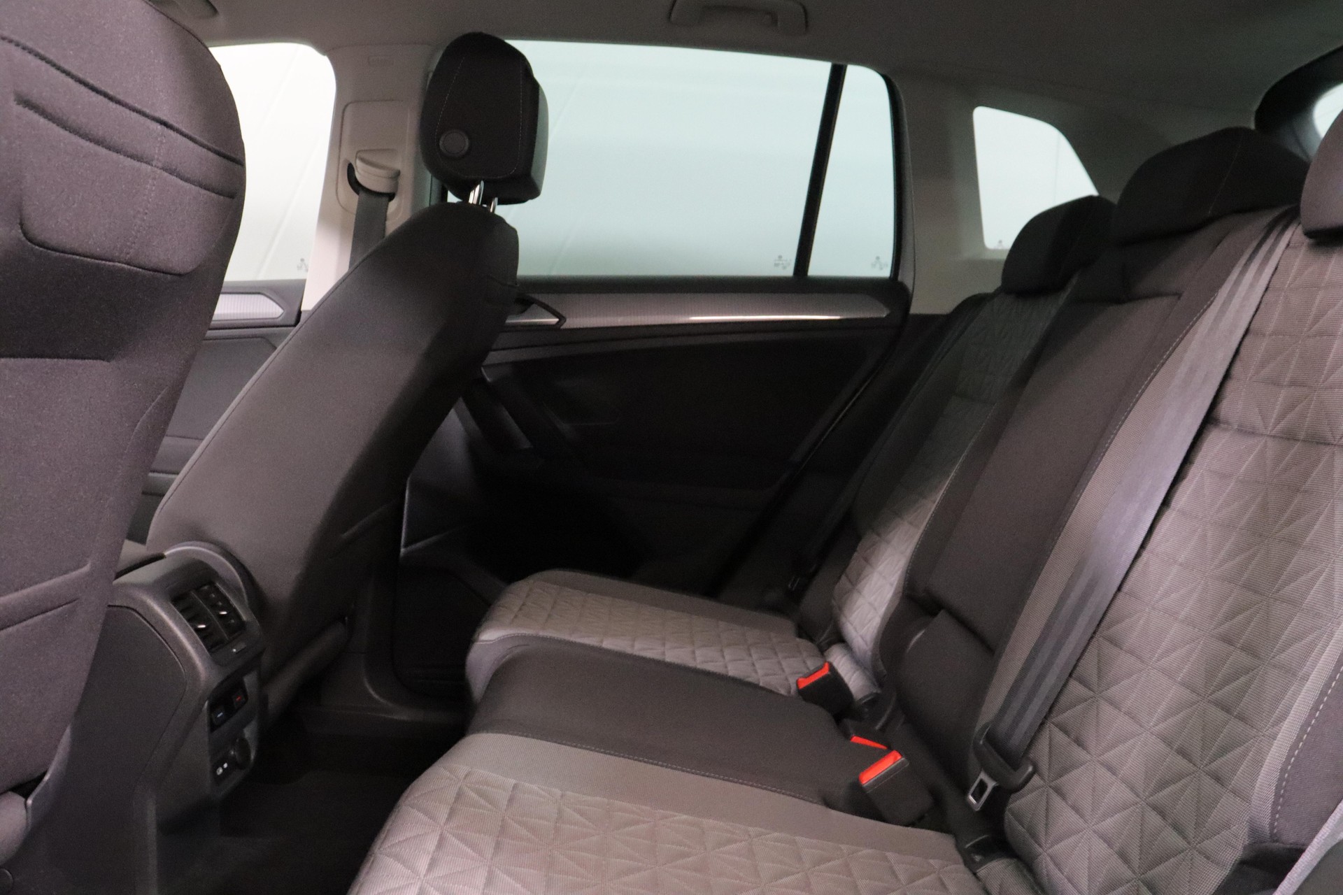 VW Tiguan 2.0 TSI Life 4Motion DSG-showroom-element-3