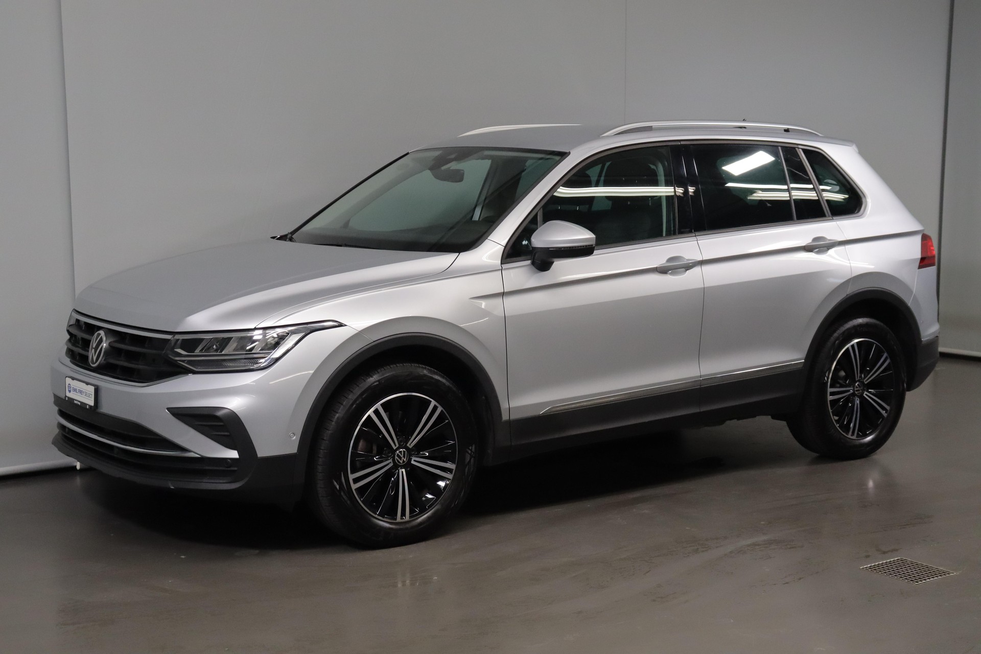 VW Tiguan 2.0 TSI Life 4Motion DSG-showroom-element-1