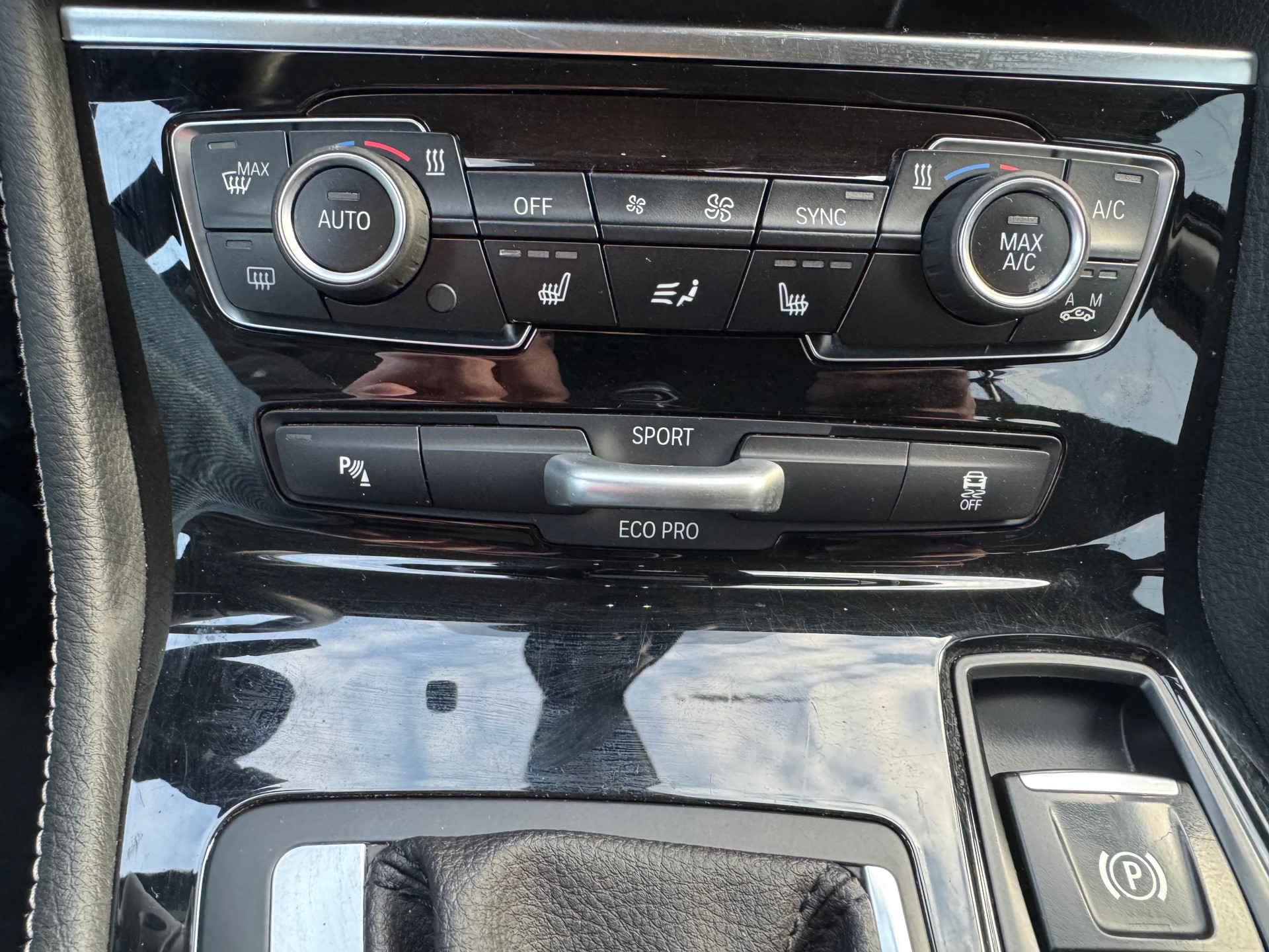 BMW 220i Gran Tourer Sport Line Steptronic-image-13
