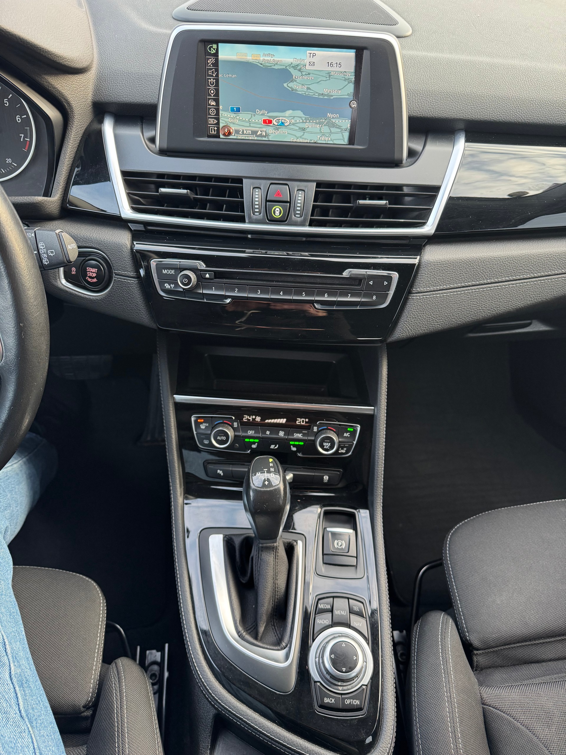 BMW 220i Gran Tourer Sport Line Steptronic-image-11